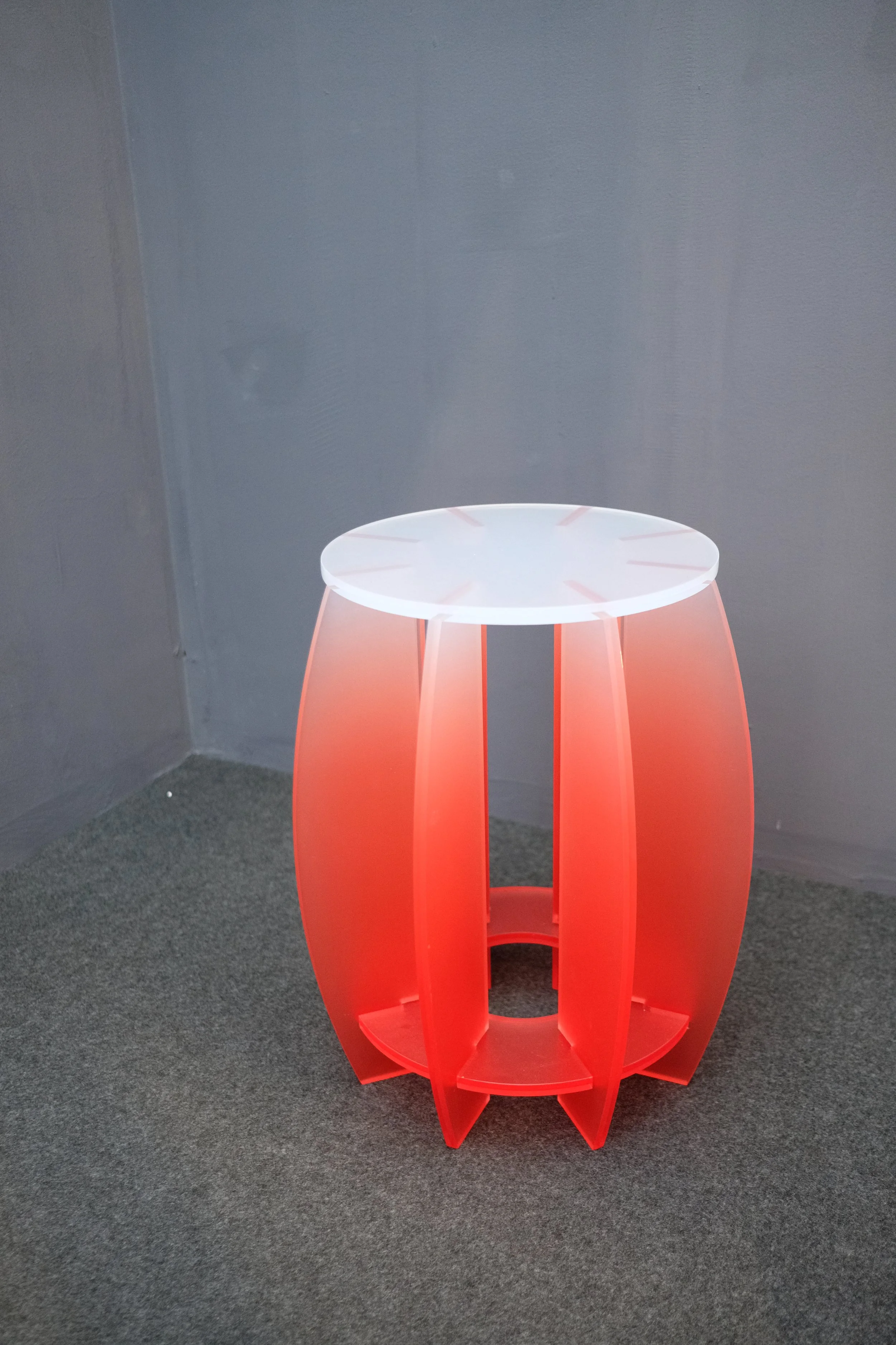  The series consists of one table and four stools. The overall silhouette of the table and stools draw inspiration from the classical drum stools, which are commonly present in traditional Chinese gardens and other settings. Through deconstructing th