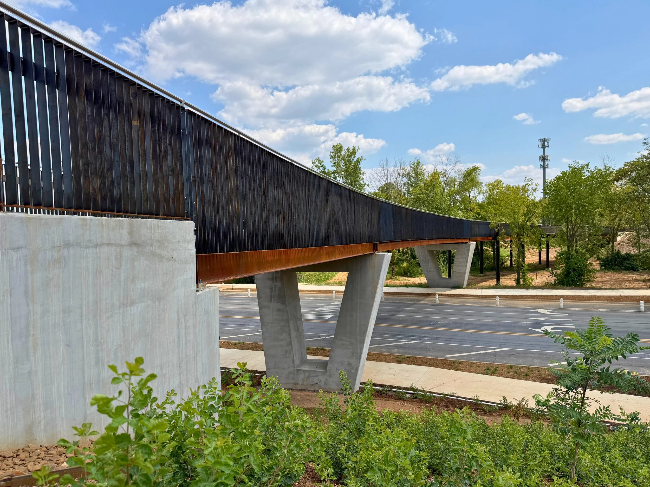 8th Street Gateway Park, JL Bryson Inc., walking bridge over road