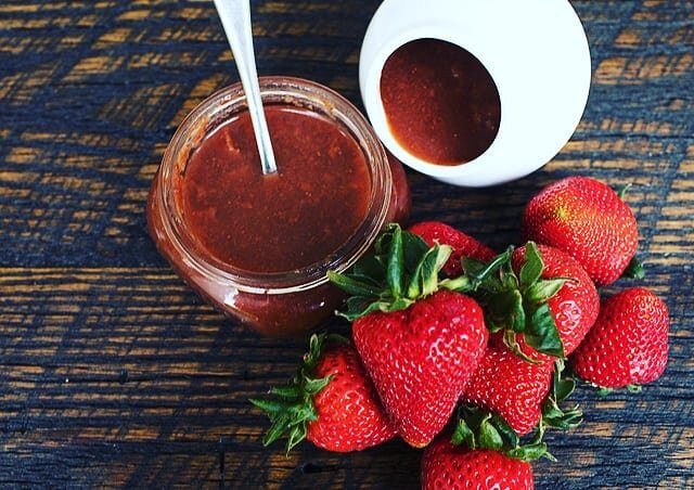 #bittersweetkitchen #premium #dessertsauces love to mingle with strawberries
.
.
#stlfoodies #valentines #love #foodpairings