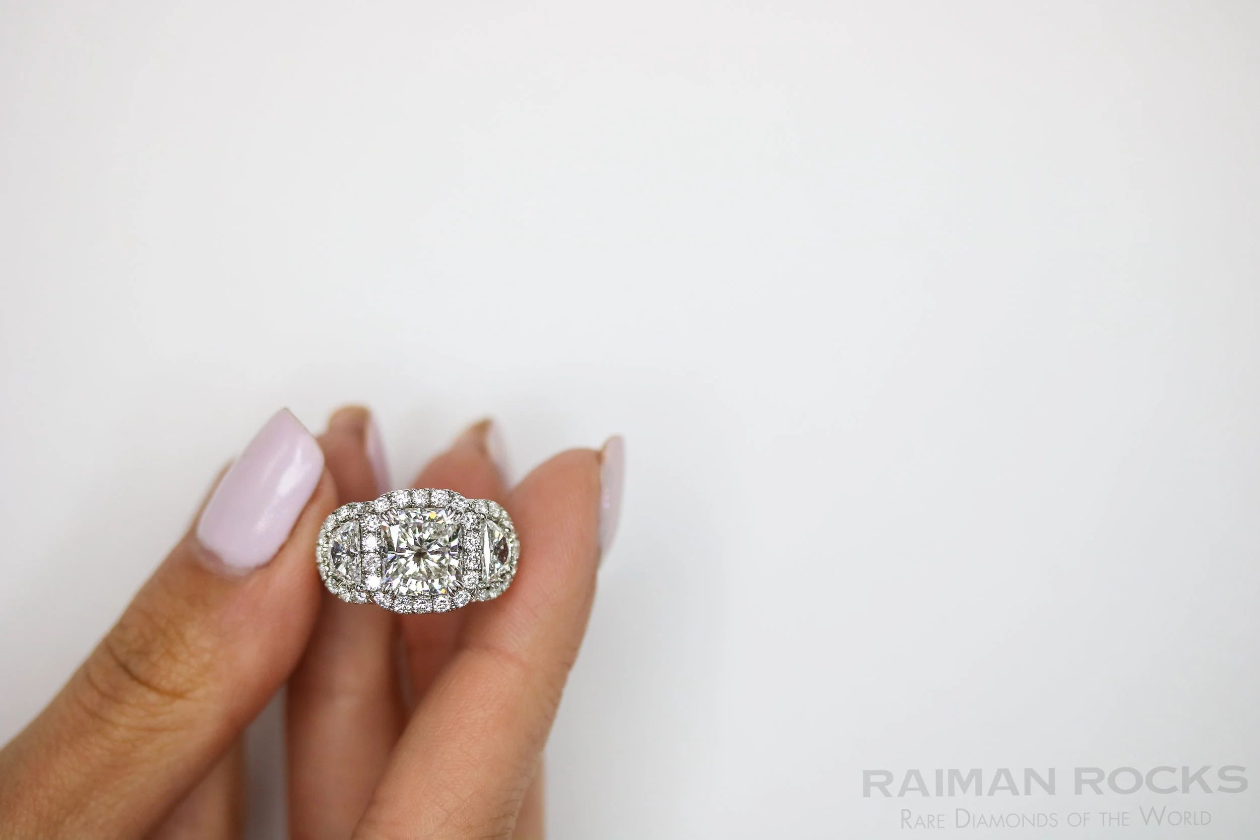3.04ct Cushion E SI2, life.jpg