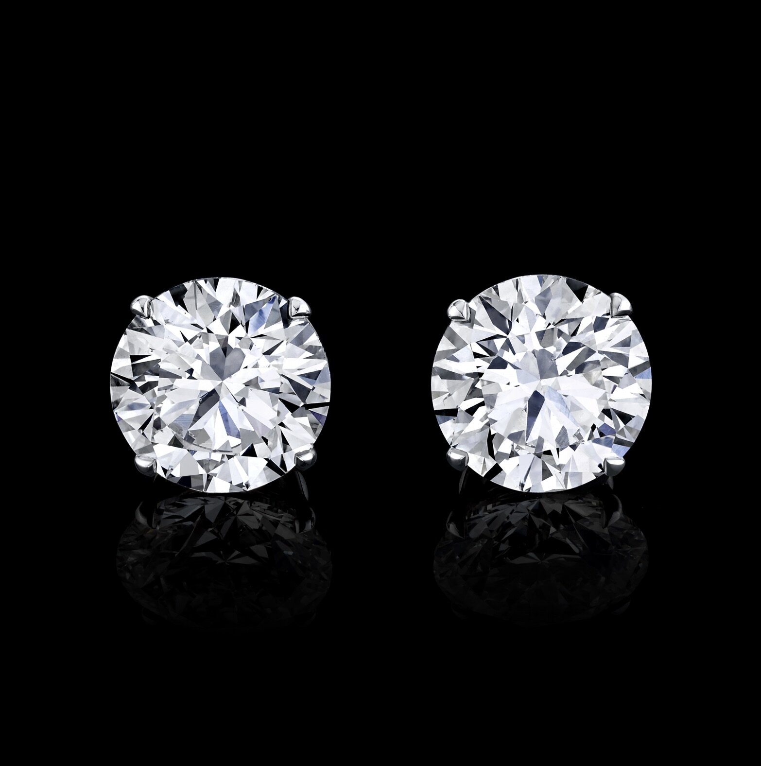 10.68cttw Large Diamonds stud earrings