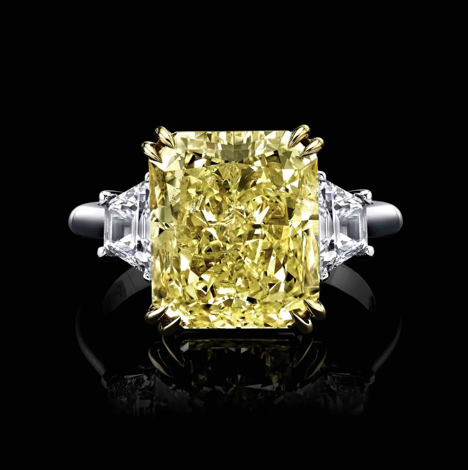 8.09ct, Fancy Light Yellow Diamond Ring 