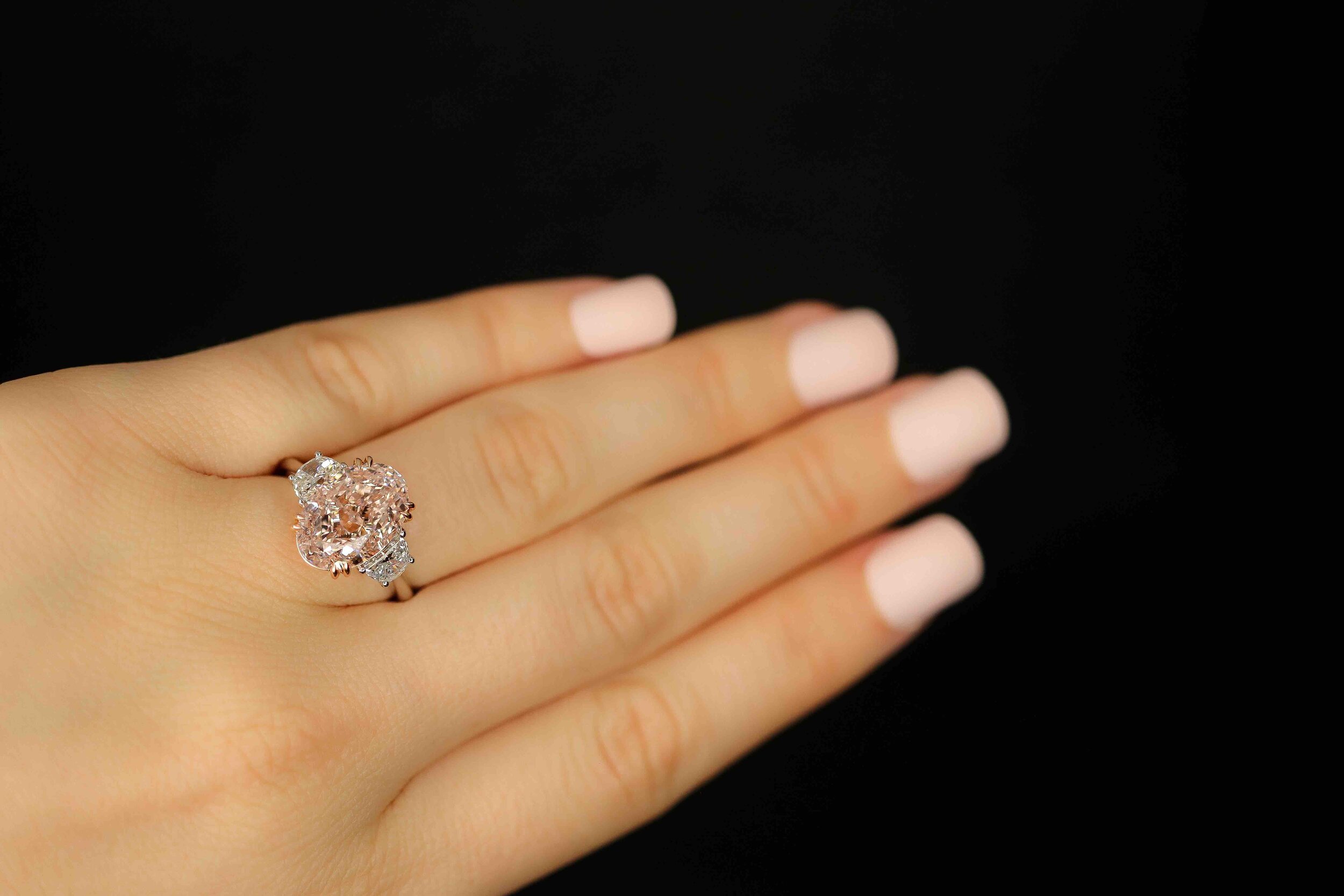 An elegant and classic Oval cut 6.06ct Fancy Pink Diamond — RAIMAN 
