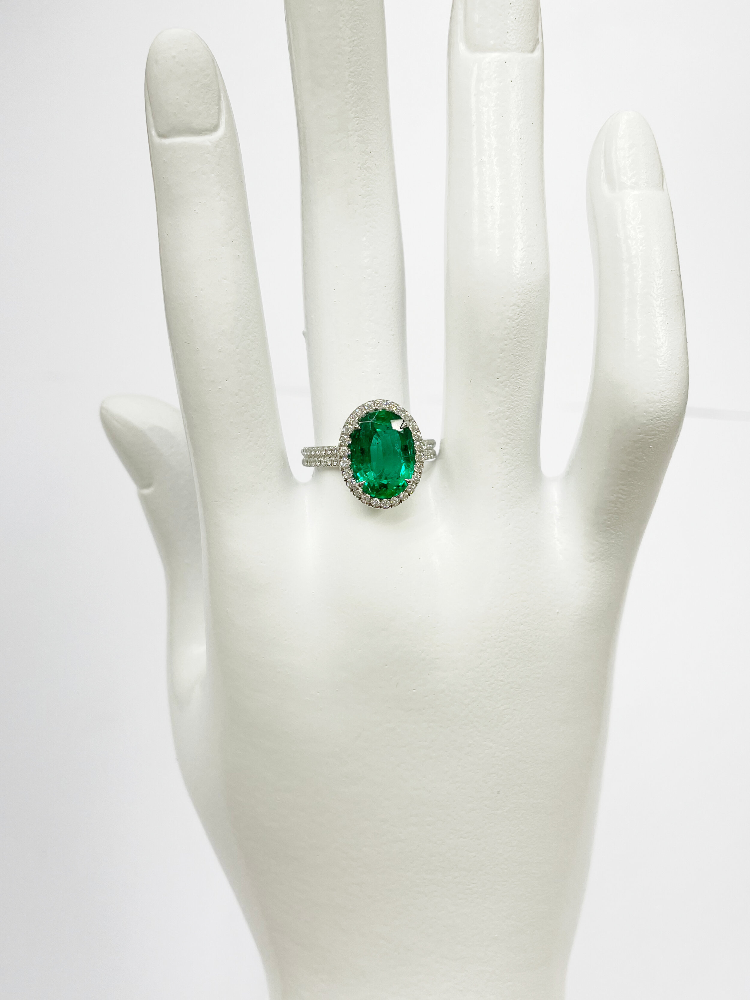 3.17ct OV Green emerald hand.jpeg