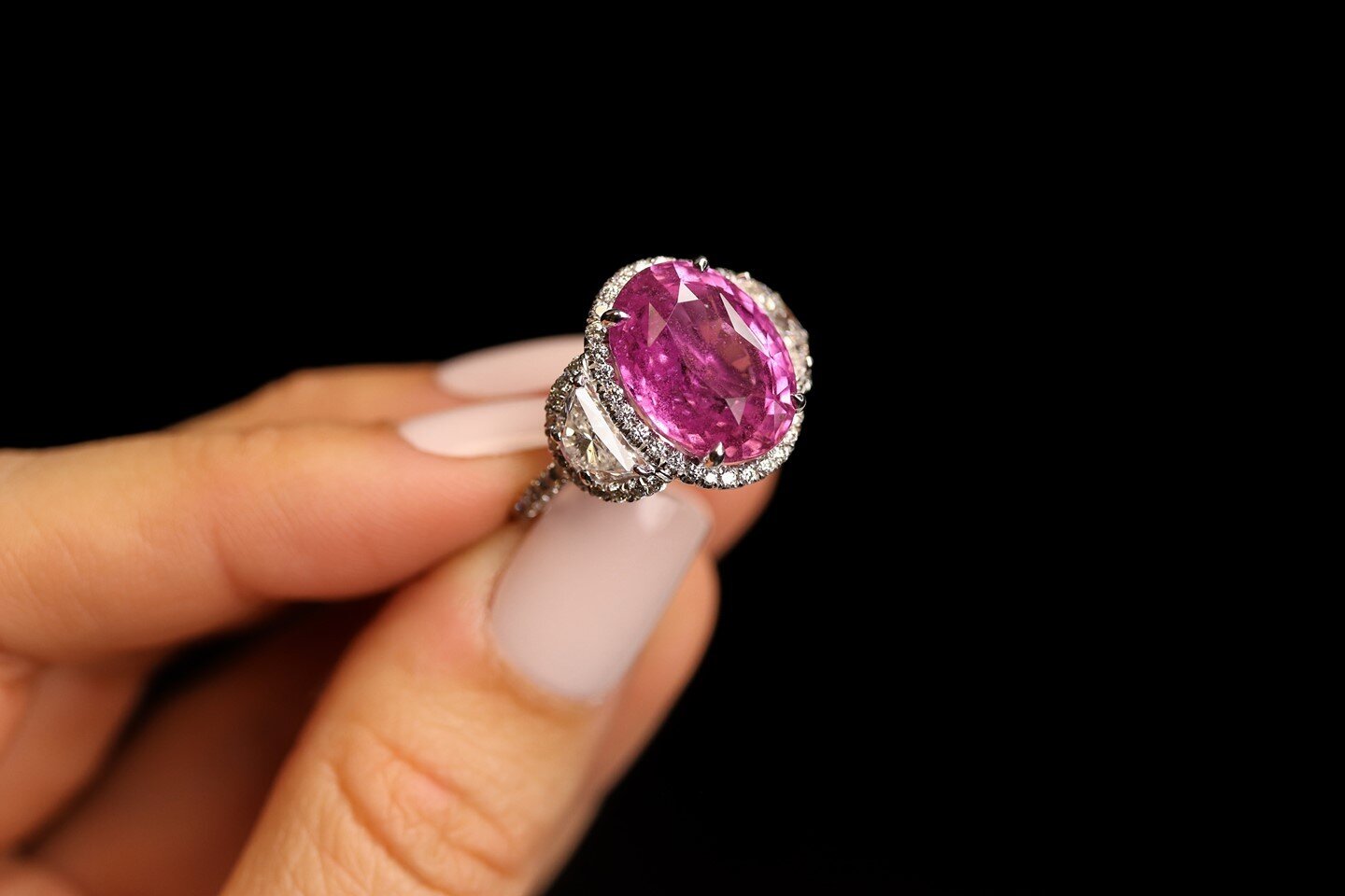 We LOVE #Sapphires ! They come in so many colors, they are fun and you can match them up with so many looks! This one is a 10.01ct, Pink Sapphire and diamond ring. What a perfect gift for the summer!

#raimanrocks  #lifecelebrations #diamonds #pinkdi