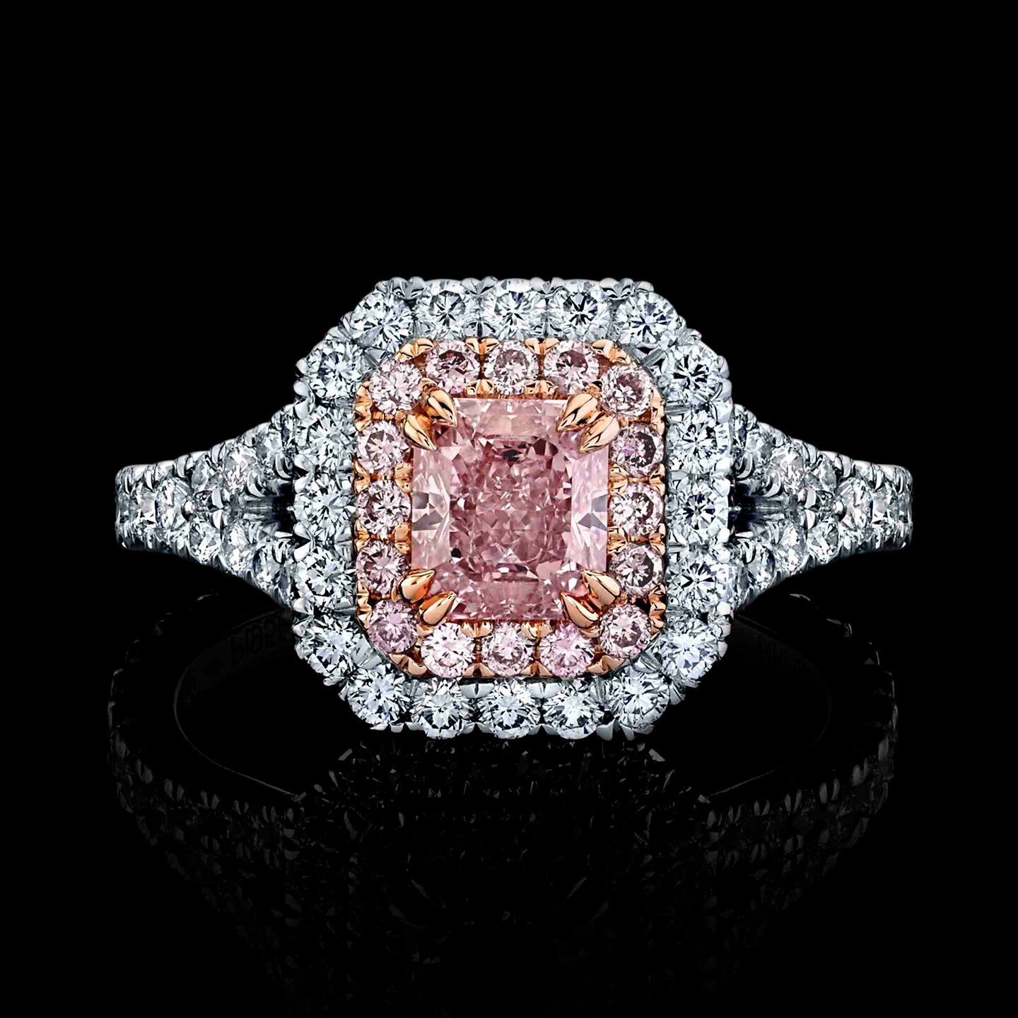 0.84ct, Fancy Intense Pink Diamond, set in platinum with a double halo of Pink and colorless melee- this is the perfect gift for that special women!

#raimanrocks #bestdiamond #largediamond #lifecelebrations #diamonds #pinkdiamonds #yellowdiamondring