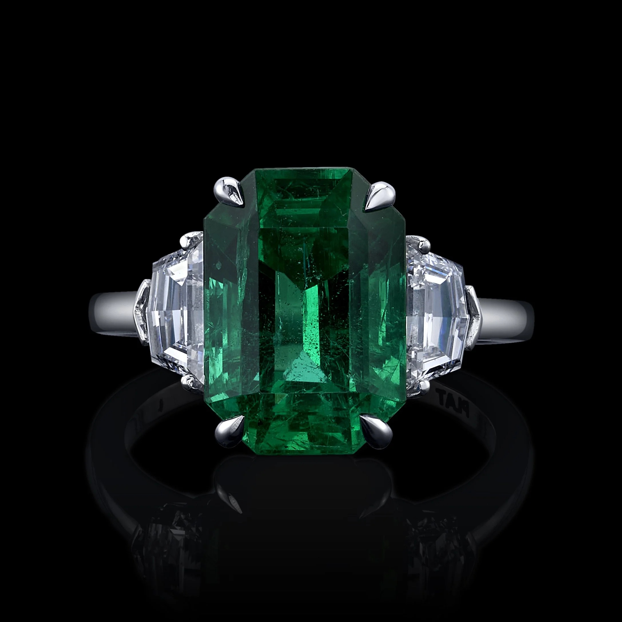 5.02ct EM emerald,..jpg