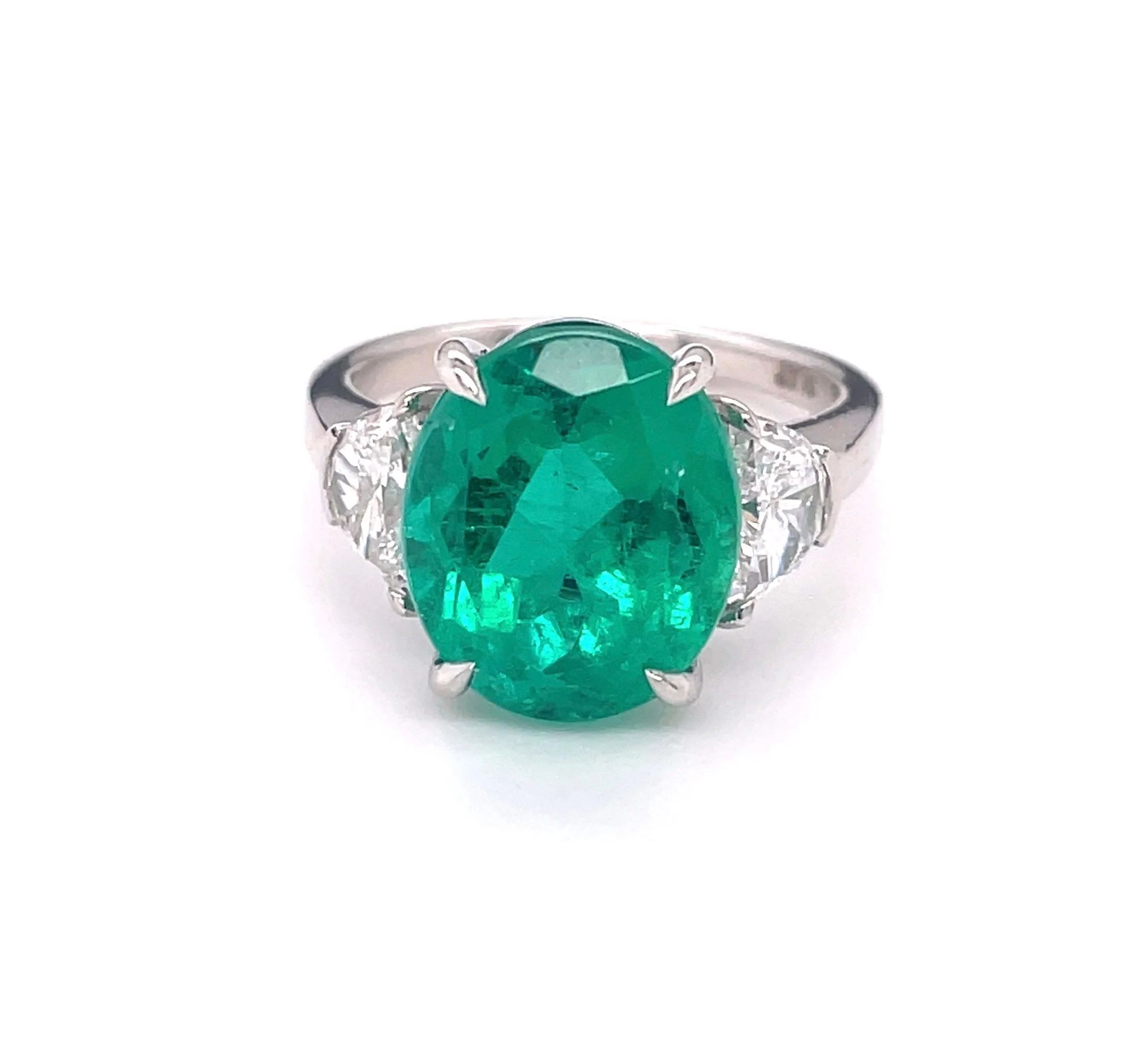 5.60ct OV Green emerald.jpg
