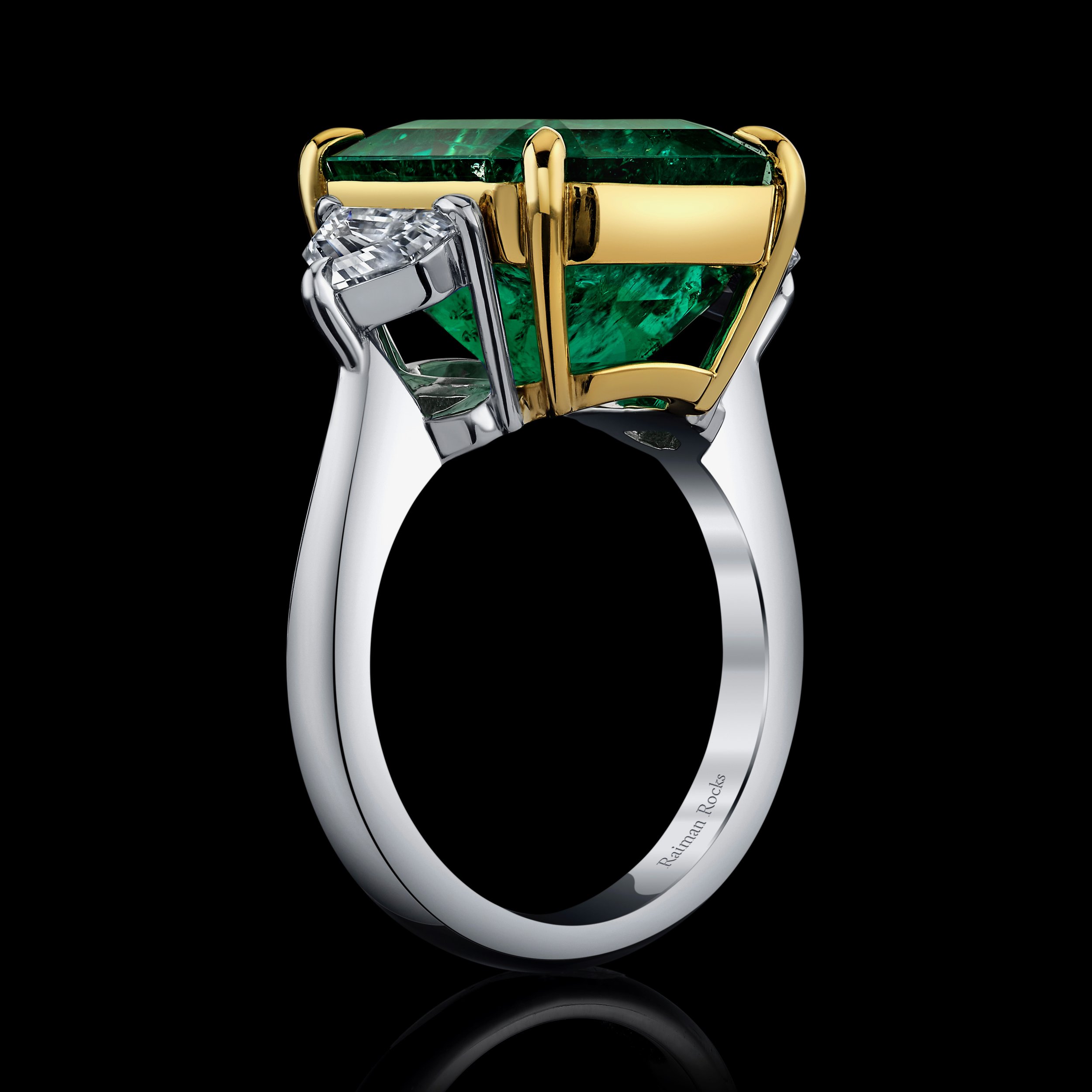 R9086 9.49ct Colombian Emerald side view.jpeg