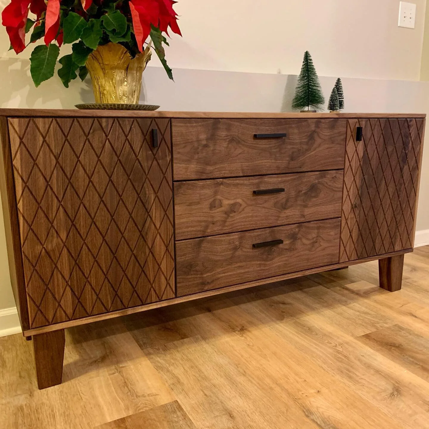 I wanted to share some of the finish shots of the recent wine credenza that I finished up. This design was greatly inspired by the design of one of my favorite accounts @hambuilt  This was a really fun project and gave me the opportunity to try some 
