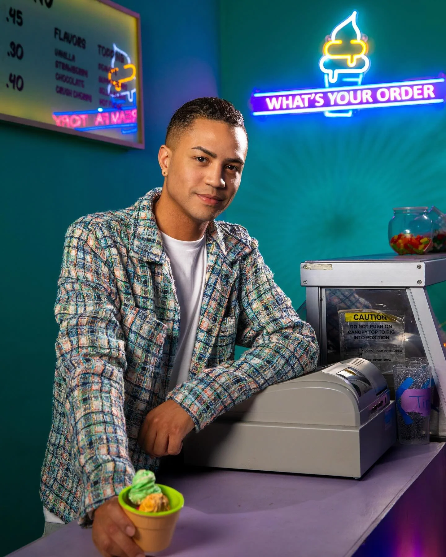 Cause I&rsquo;m not a big mind reader, you have to tell me what&rsquo;s your order. 🍔🌭🌮🍦🍨. My new single is it now! Link in bio