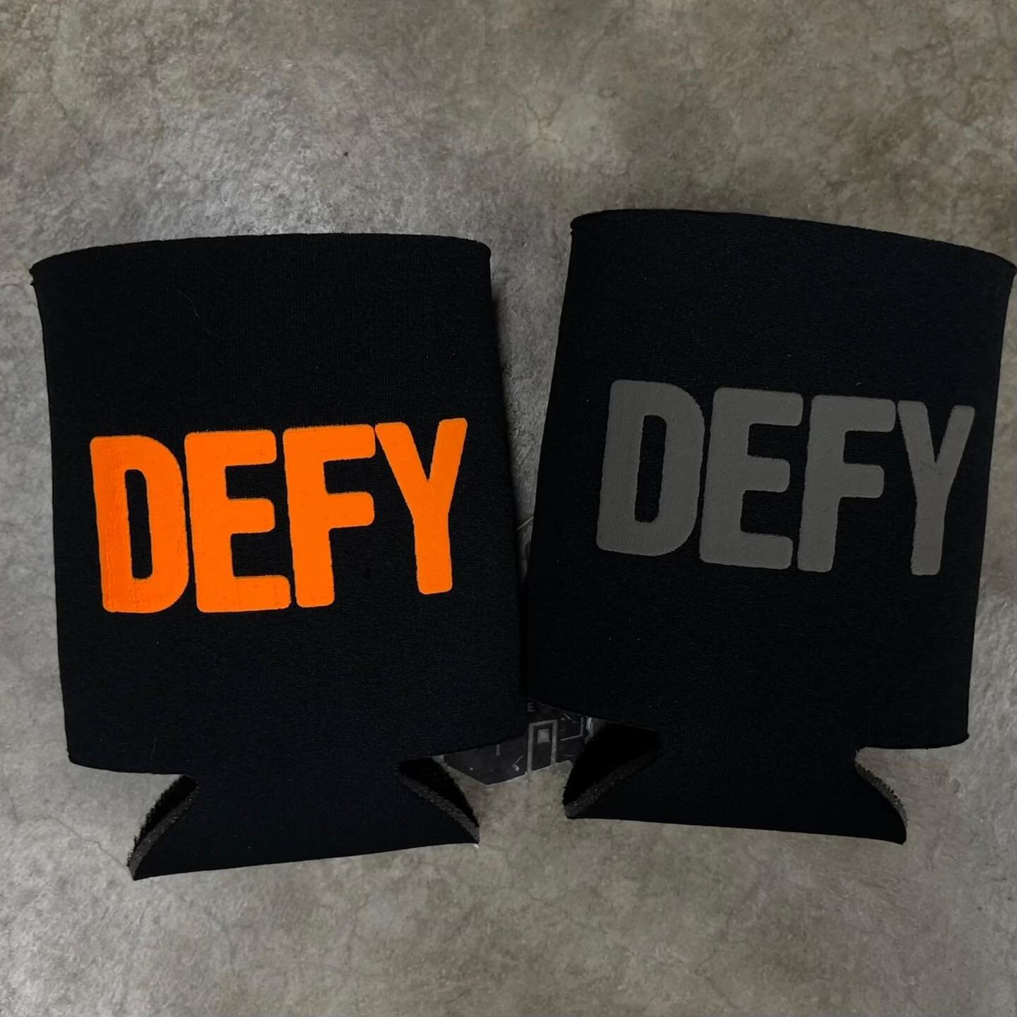 The @defybags koozie. Great bags made by great people right here in Chicago. If you need an over-engineered bag or other accessory, can&rsquo;t recommend these folks enough. 
💥🏠💥

#explodinghouseprinting #defybagschicago #defybags #koozie #chicago
