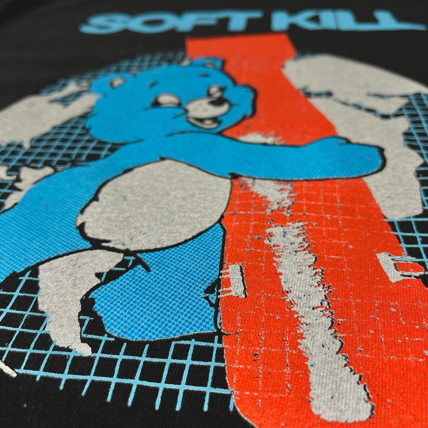 💣🐻🌎on black @comfort_colors  tees for @softkillpdx 

💥🏠💥

#explodinghouseprinting #softkillpdx #softkill #chicago #chicagoscreenprinting #chicagobands #comfortcolors #mettaworldpeace