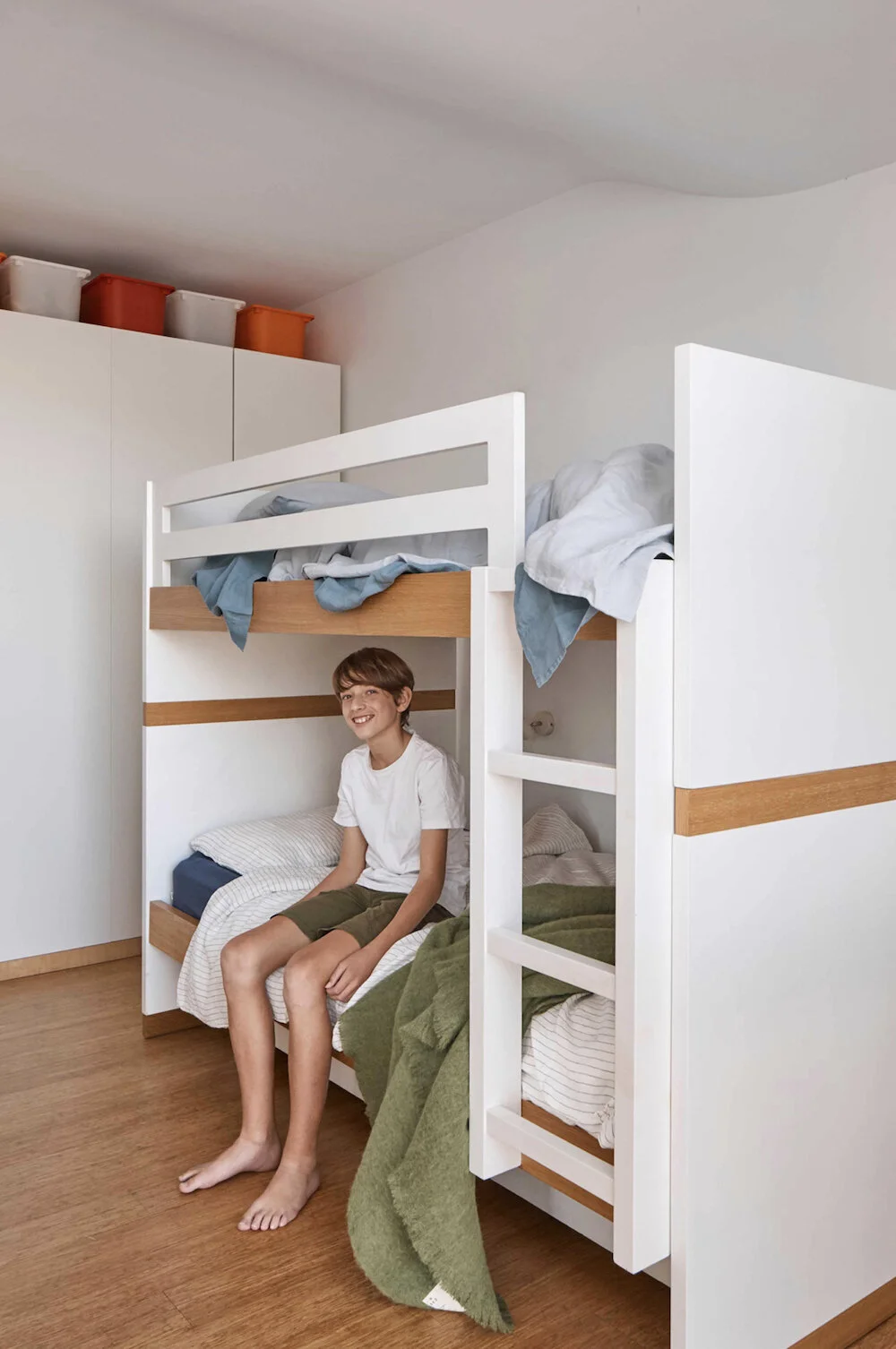 The teenage room bunk bed is dressed with an IN BED 100% linen duvet and pillowslip in mist with a flat and fitted sheet in lake (on top) and a duvet and pillowslip in navy pinstripe with a flat and fitted sheet in midnight (below) as well as our ne…