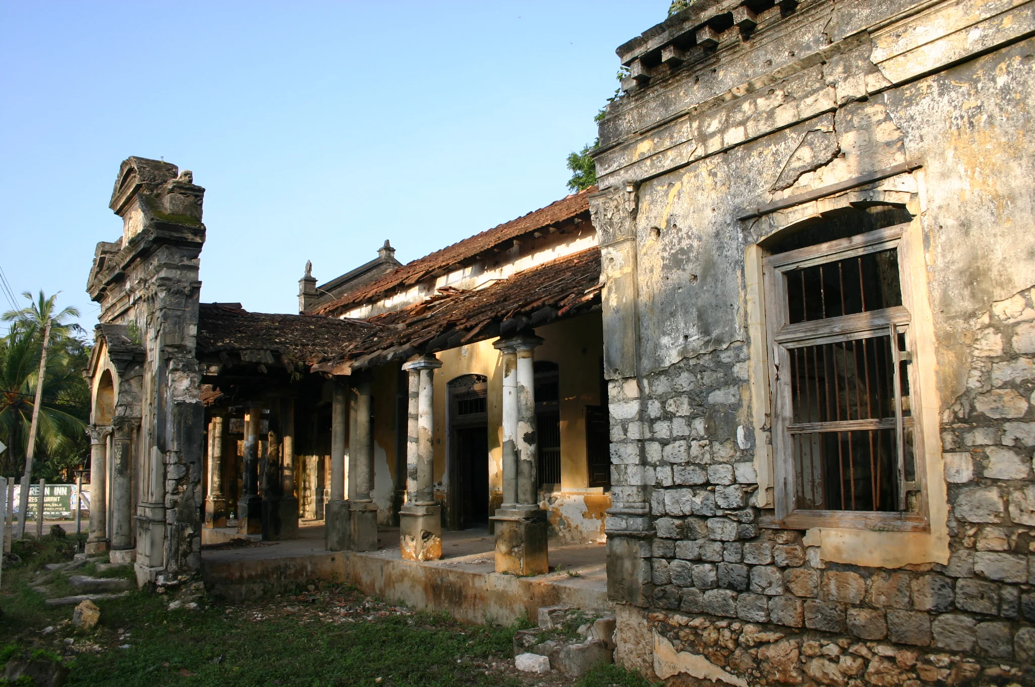 Figure 1. An abandoned house on Kandy Road, Jaffna, Sri Lanka. This place testifies to the violence that affected northern Sri Lanka during three decades of bitter civil war between government forces and Tamil separatists, where buildings became hostages and victims. Photograph by Anoma Pieris, 2010.