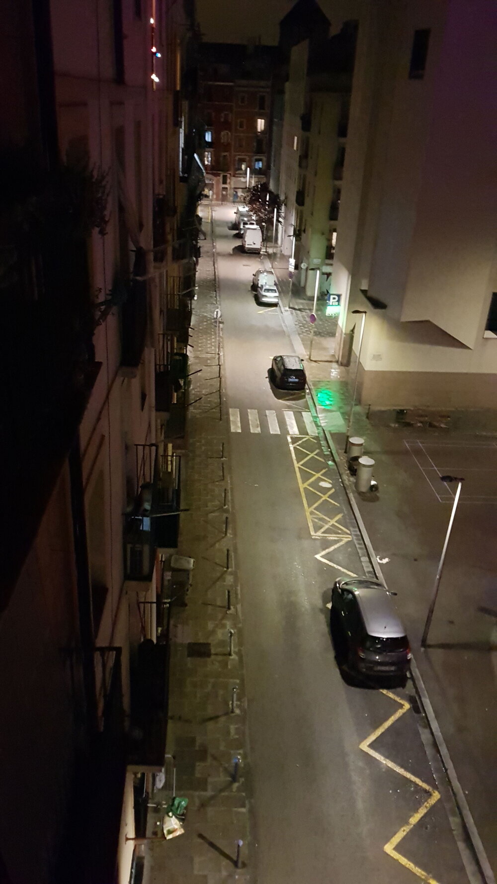  Figura 5. Calle Robadors de noche. Barcelona, 2020. Fotografía de Alex Giménez. Usado con permiso.  