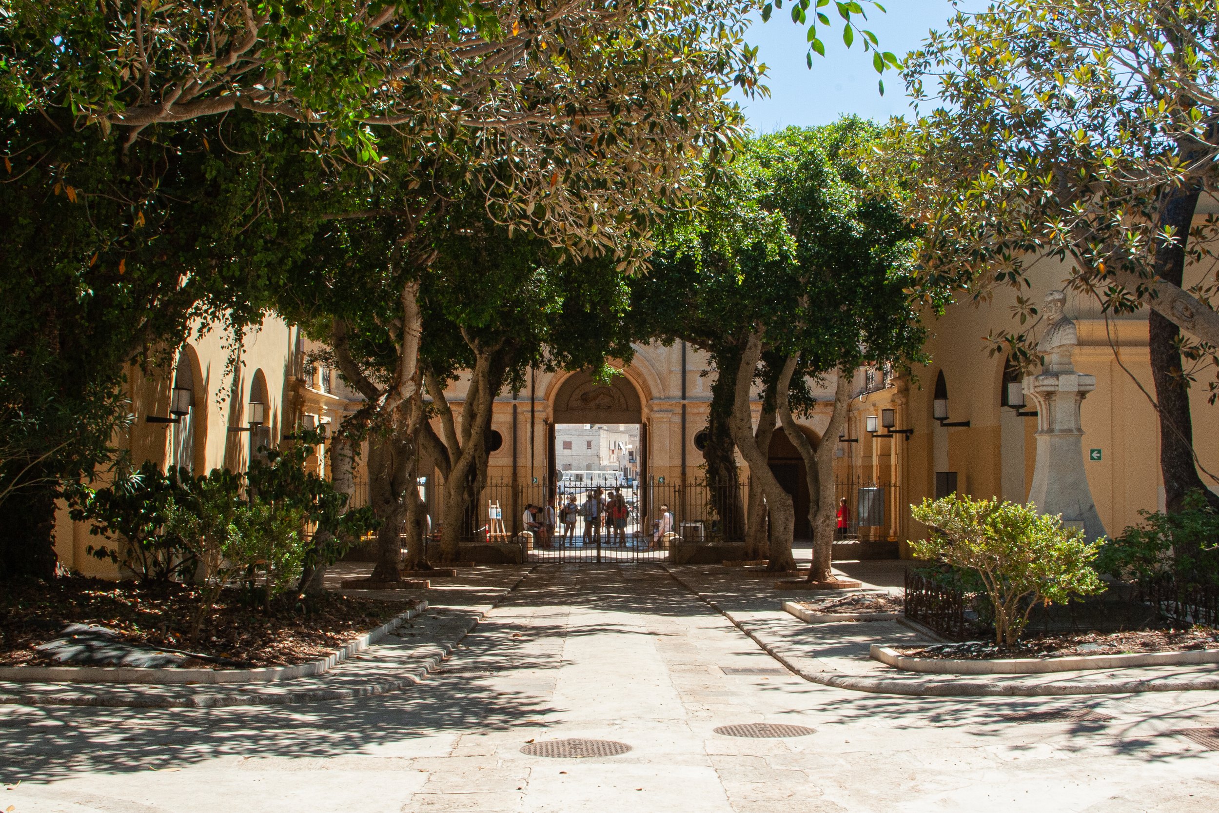  Figure 24. The lush courtyard at the entry to the Tonnara di Favignana. As this tonnara was Sicily’s most successful throughout the nineteenth and twentieth centuries, the entrance was quite ornate. Photograph by G. Vaccarino Gearty, 2022. 
