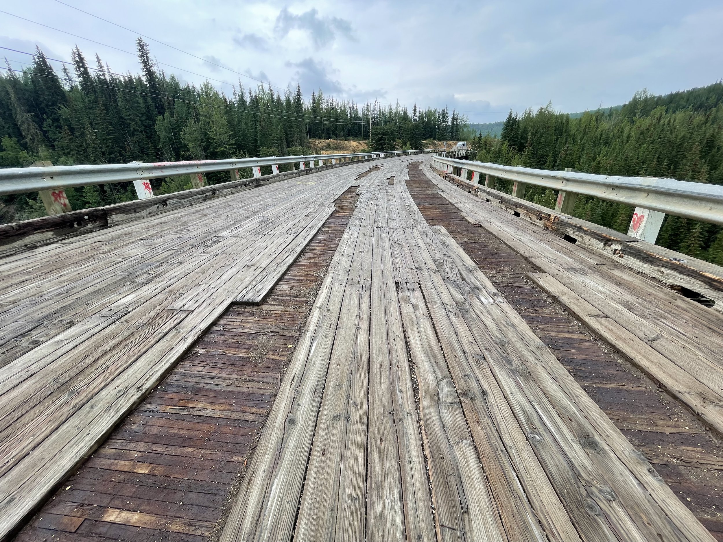  Figure 2. Wood fibers separate while chips scatter. Dust and debris settle into fractured grooves and wood grain. Photograph by Desiree Valadares, 2023. 