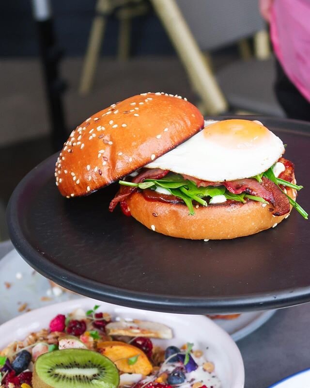 What&rsquo;s your favourite dish on our menu? Personally, we can&rsquo;t go wrong with our Breakfast Brioche Bun 🙌🏻 #townandcountrybalwyn &bull;
&bull;
&bull;
&bull;
&bull;
&bull;
#melbournefoodblogger #melbournedining #balwyncafe #deepdenecafe #me