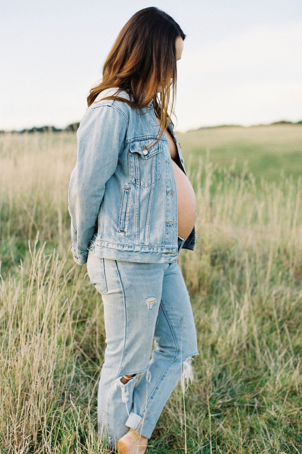 Outdoor-maternity-motherhood-photoshoot-on-35mm-film-by-The-Runaway-Hearts-NSW-photographer.jpeg