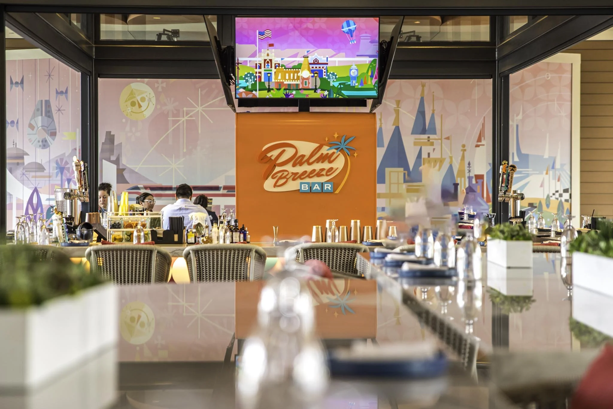 An Honest Review of Palm Breeze Bar at Disneyland Hotel