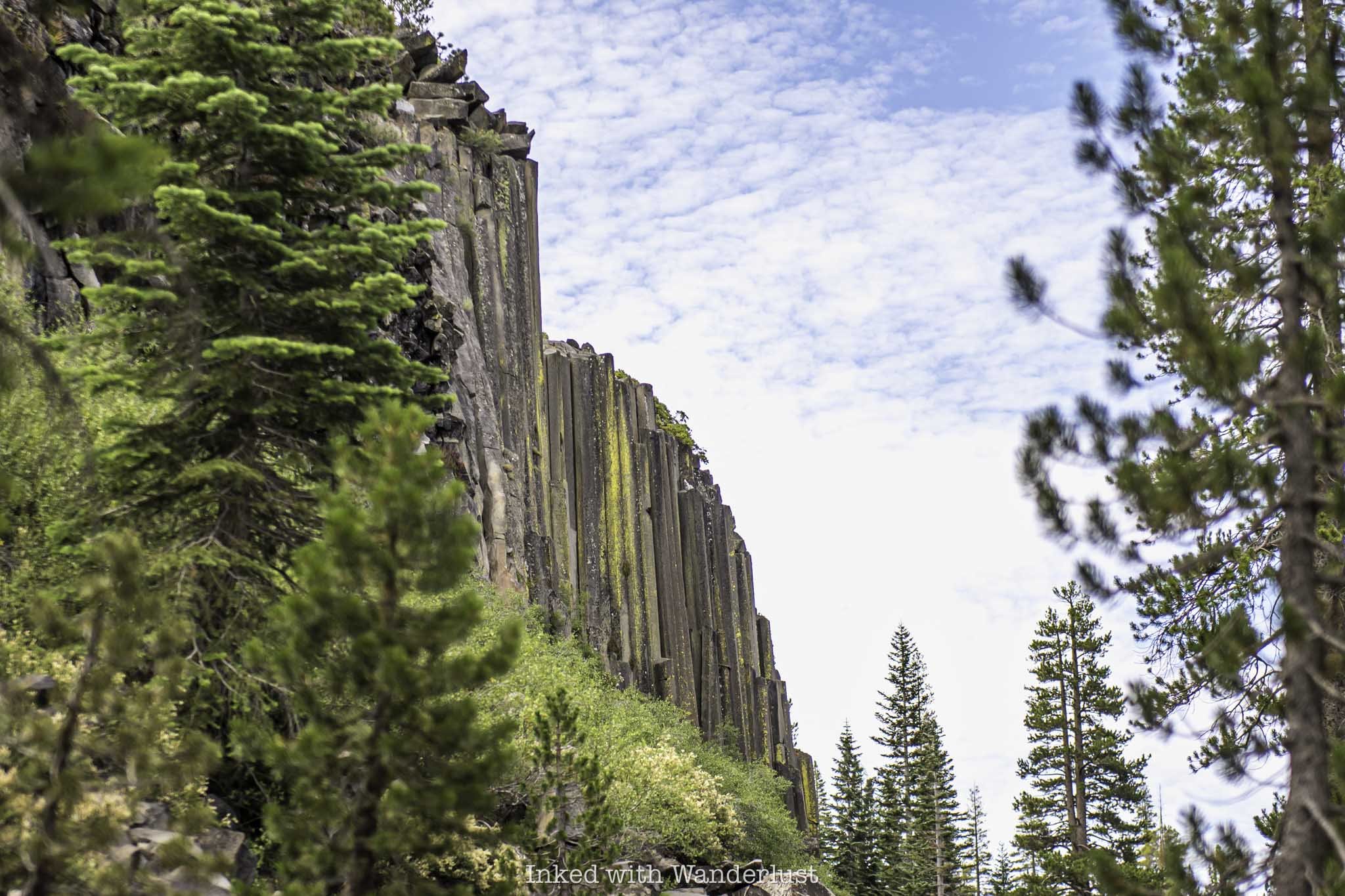 A side view of Devils Postpile from the hiking trail.