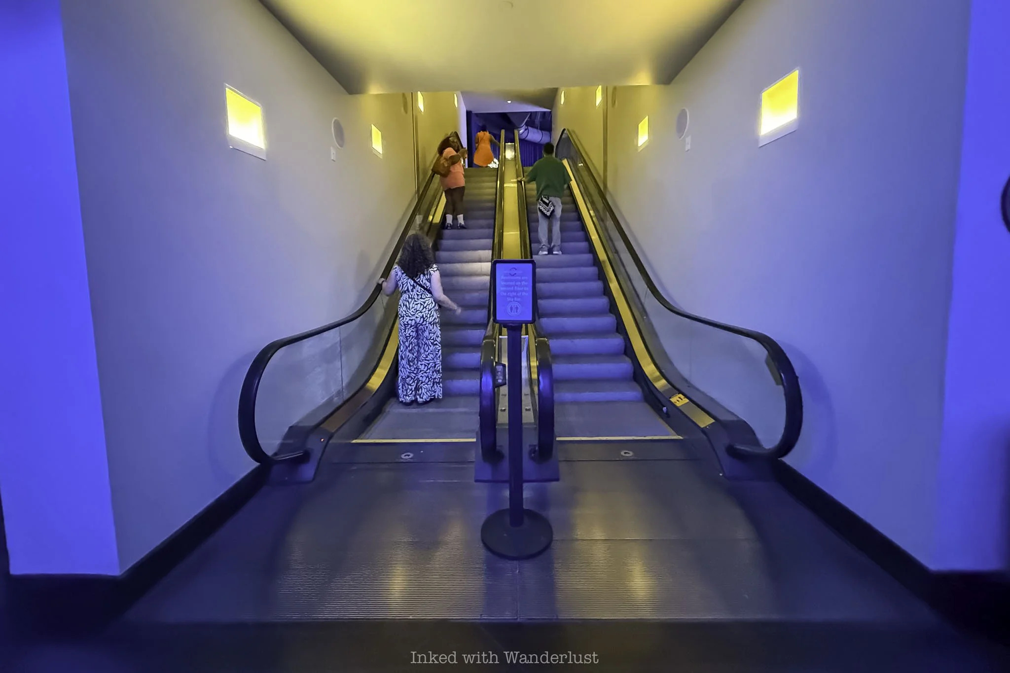 Escalators going up to the High Roller Sky Lounge.