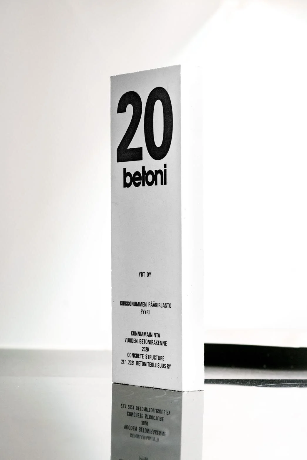 Vuoden Betonirakenne kunniamaininta  Kirkkonummen pääkirjasto Fyyrille
