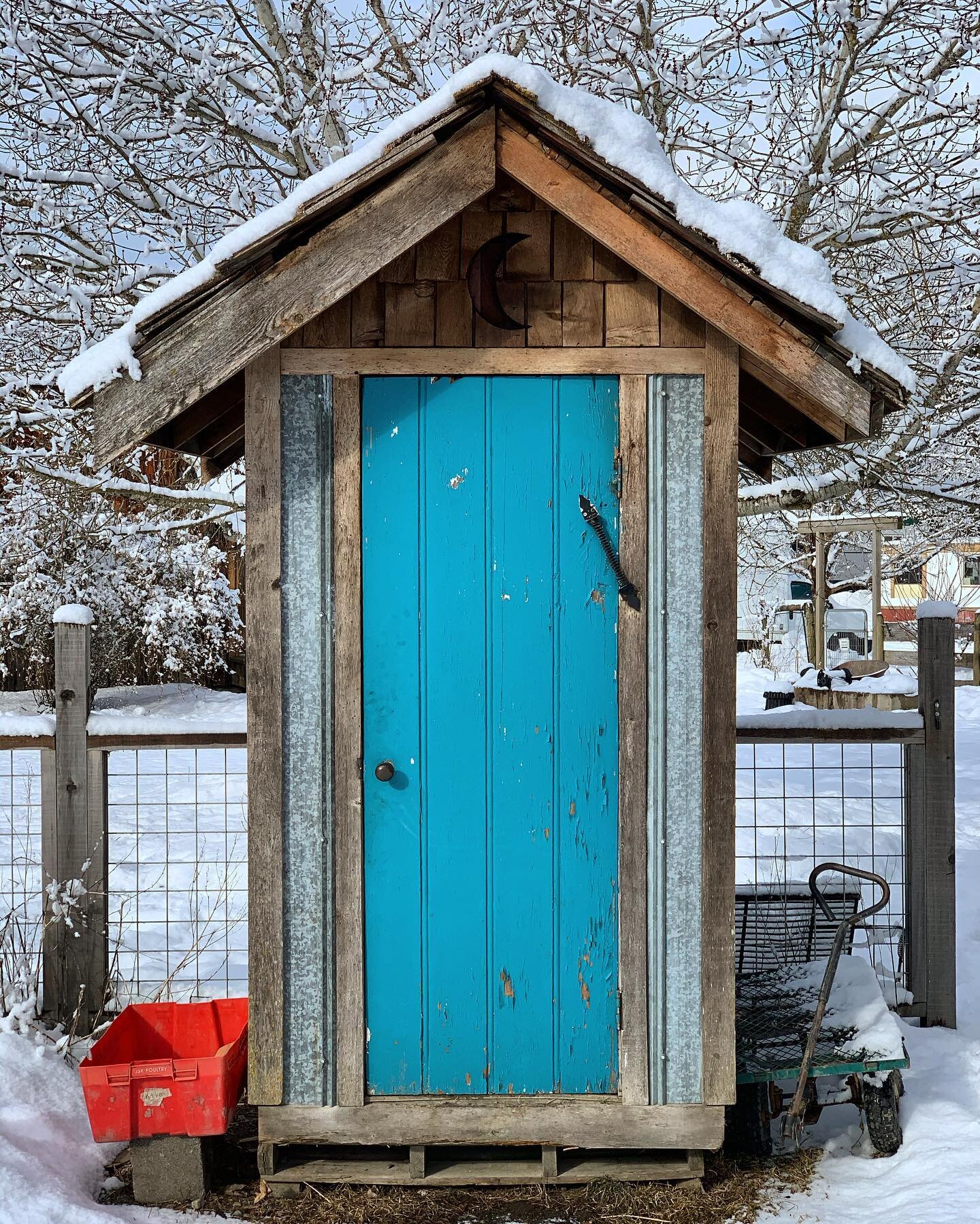 Nothing cozier than a diy smoke-shack. Chef Brock demanded more smoker space for juicy #NorthArmFarm ham and bacon, and @jordansturdy was happy to oblige! #everythingisasmokerifyouwantittobeasmoker #eatlocal #pemberton