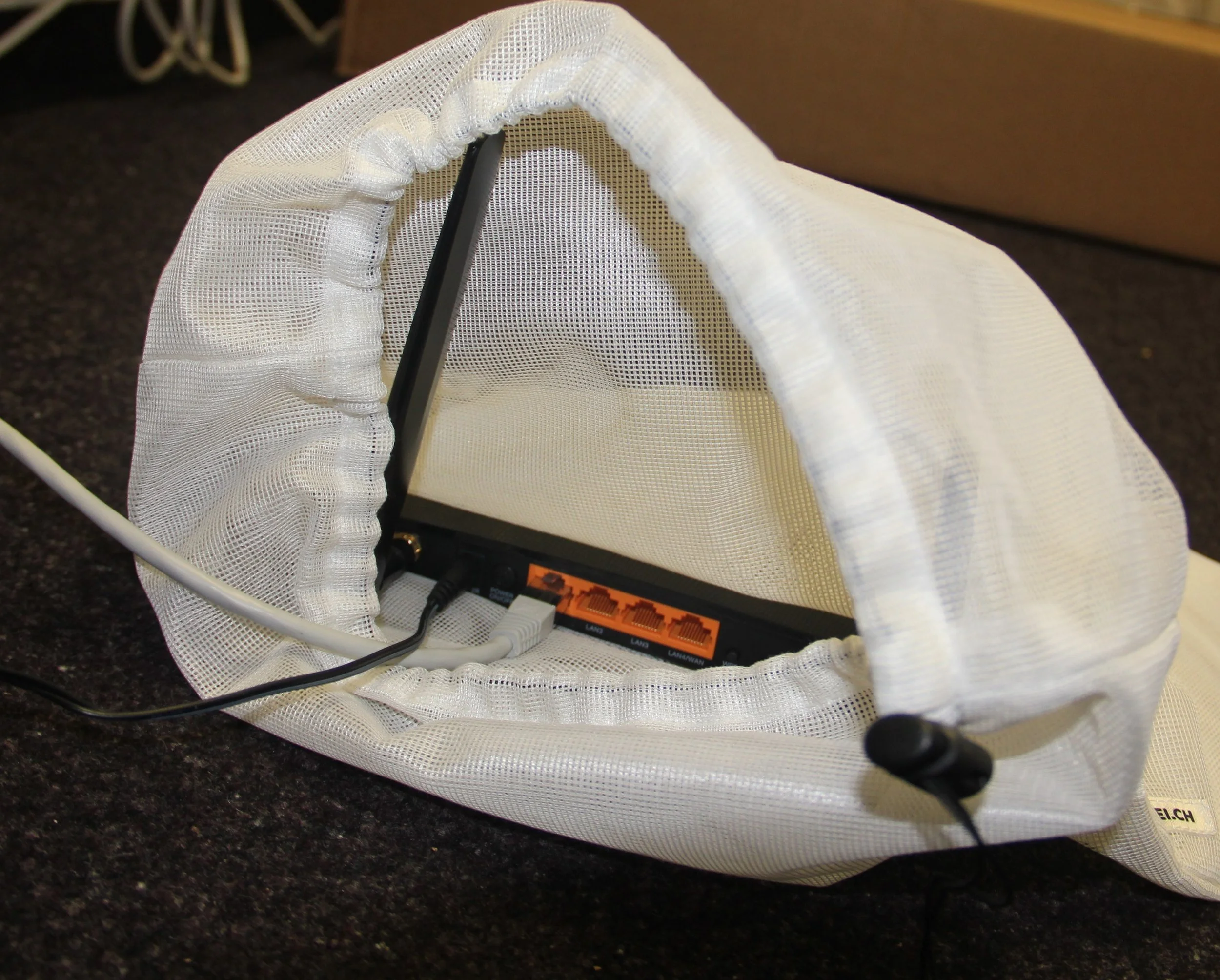 Hülle gross mit Modem.JPG