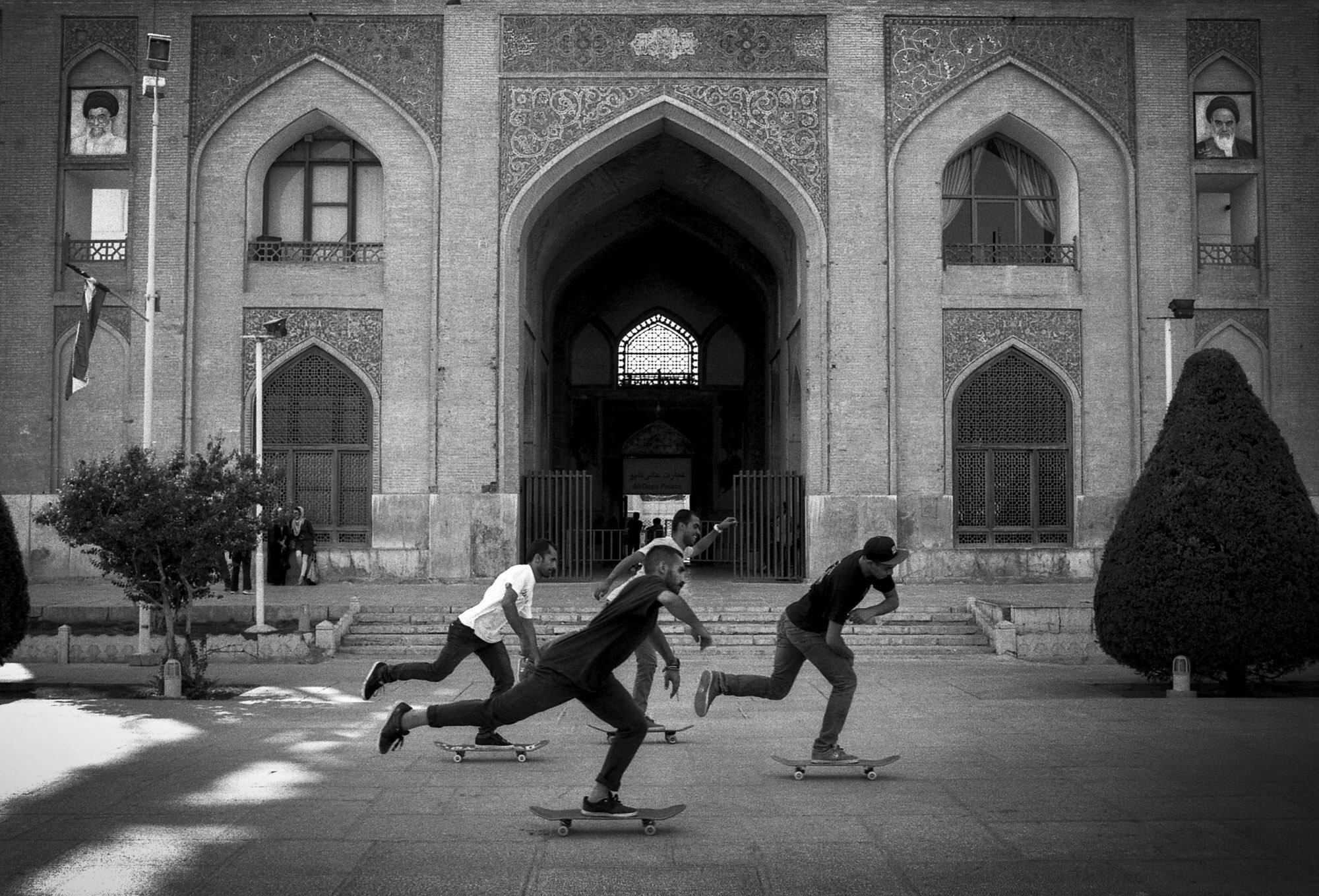  Young Iranians skateboards on Naghsh-e Jahan square in Isfahan, Iran, on September 28, 2015. 