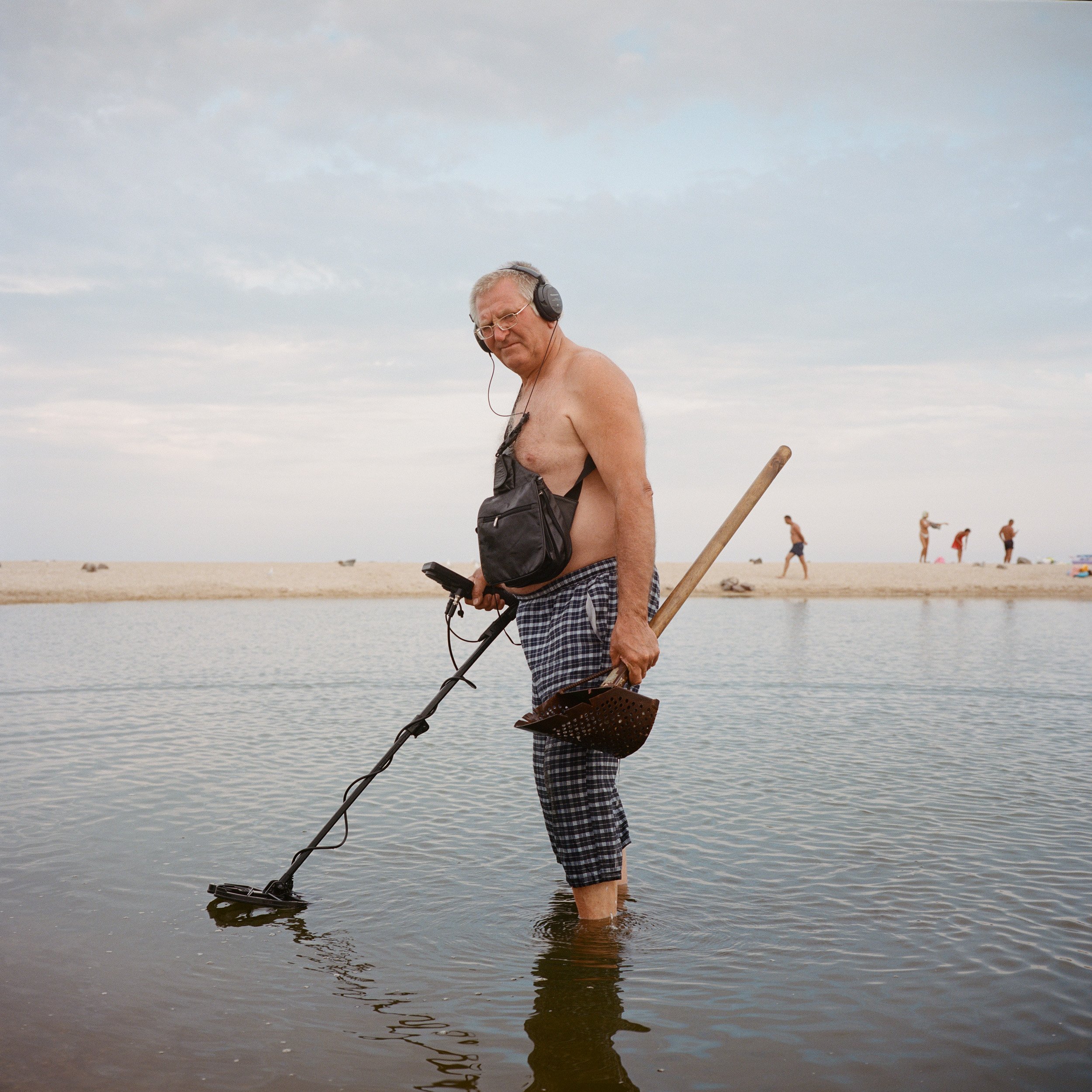  Berdiansk, Ukraine. August 2021. Sacha looking for valuables on the beach of the Sea of Azov. 