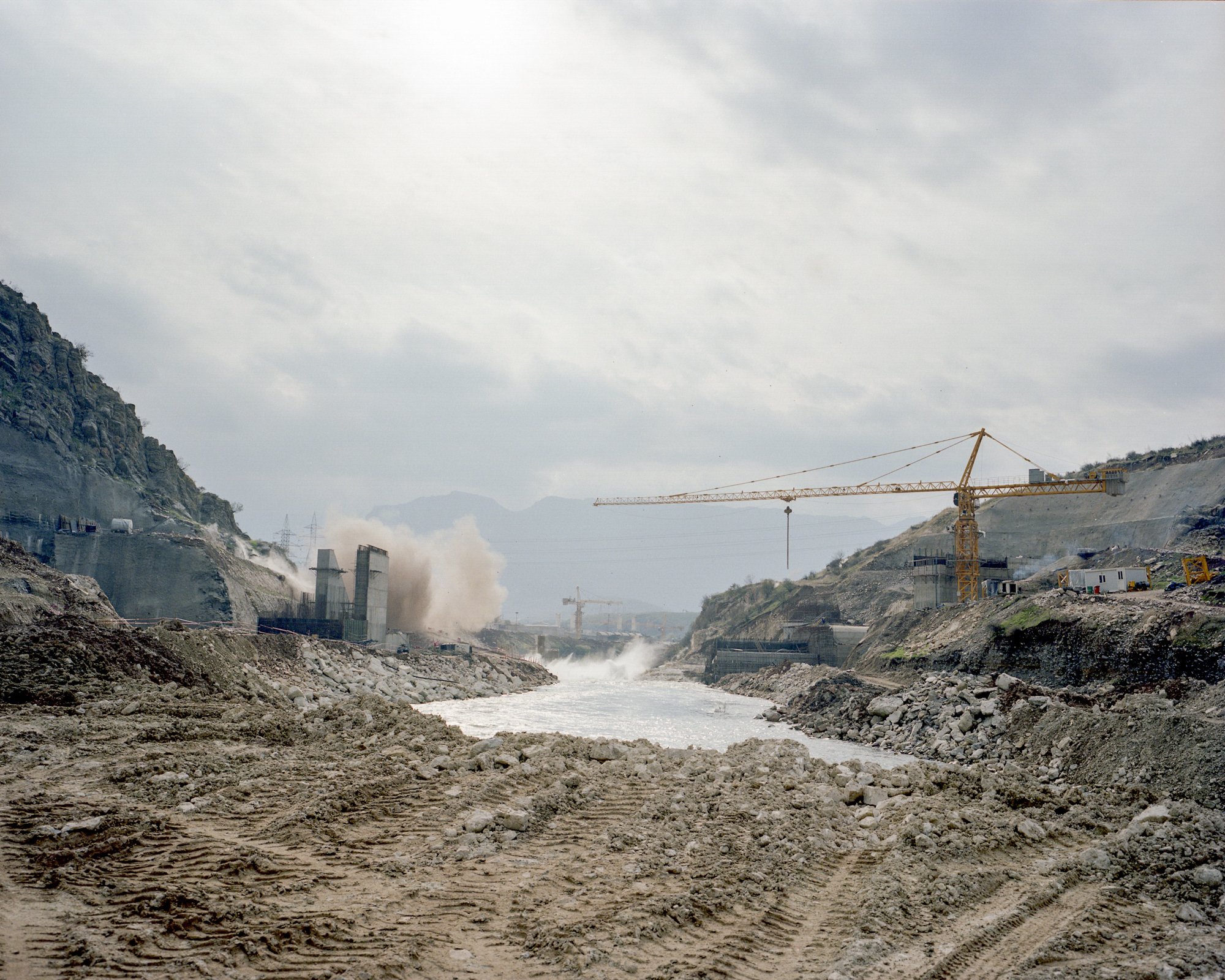  Deraluk Reshawa dam construction site at Greater Zab River. Amadiya, Iraq. 