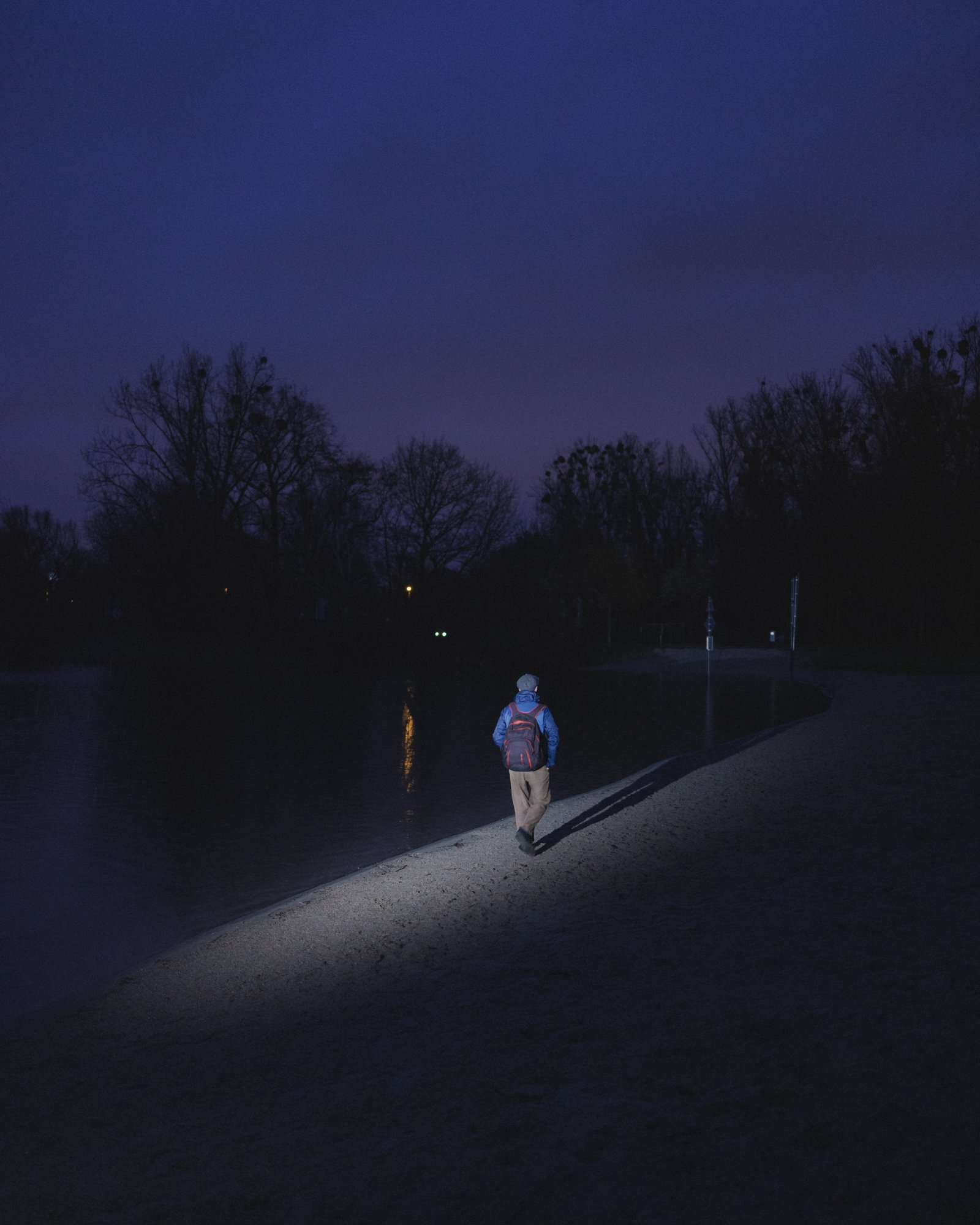  Janvier 2023. Lingolsheim, France. L’artiste russe Dmitry Stepanov, demandeur d’asile en France, près du Lac Achard où il vient régulièrement marcher. 