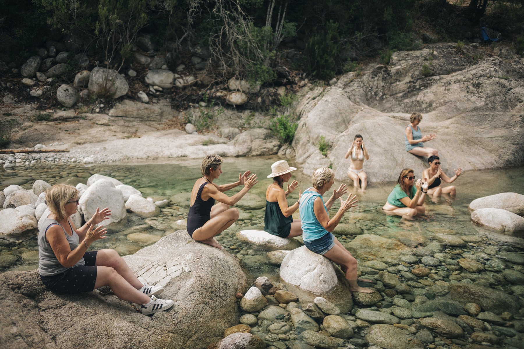  STAGE HYPNOSE ET MAZZERISME. En immersion dans la vallée du Cruzinu, Vannina spécialiste en Hypnose ericksonienne et thérapie systémique, organise une formation hypnose et mazzerisme qui questionne le lien entre les pratiques archaïques de la transe