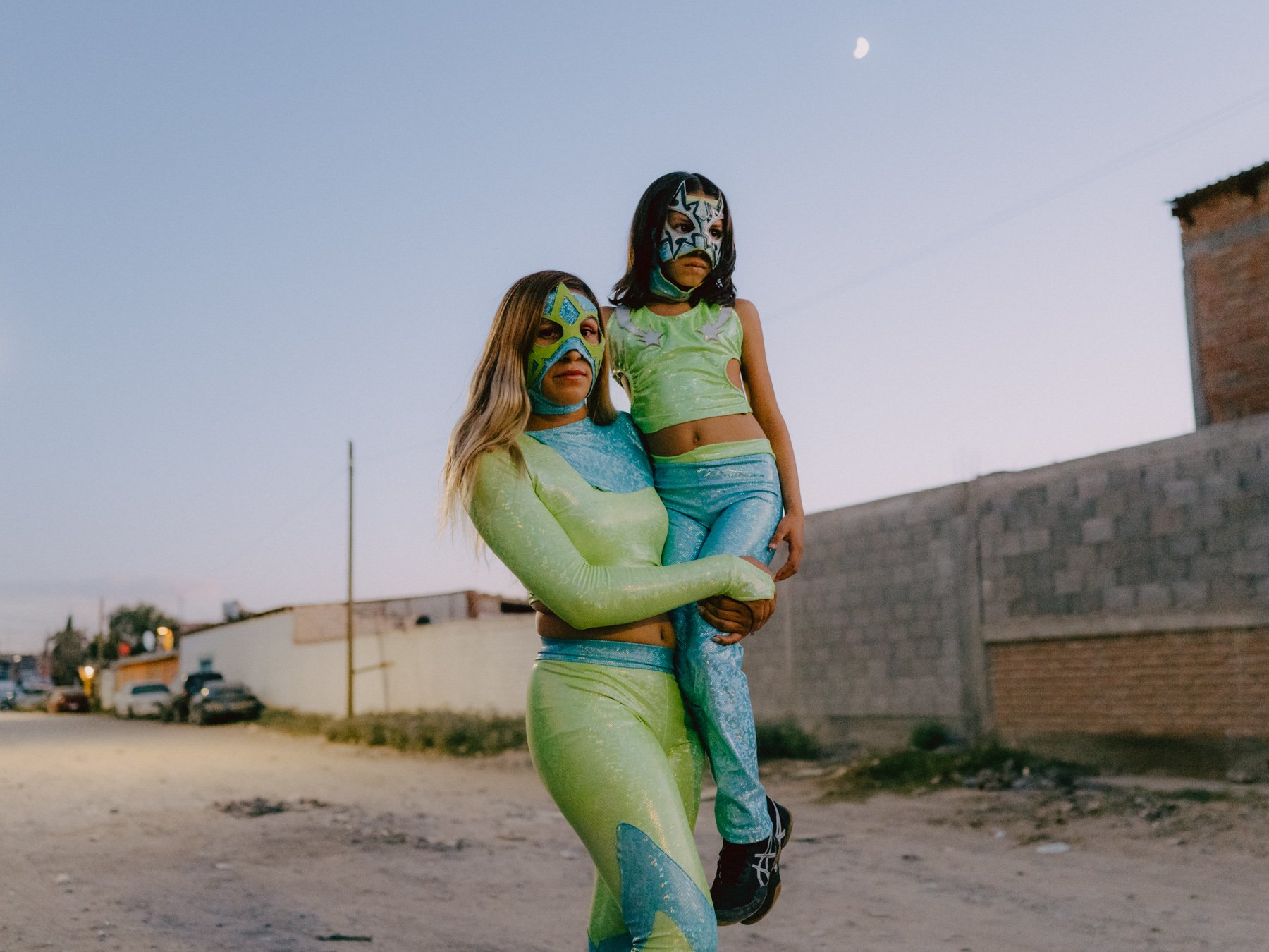 Baby Star holds her daughter Atziry in her arms. In Ciudad Juárez, Mexico, the streets become a dangerous place for women at night. A reality that shapes their daily lives and choices.