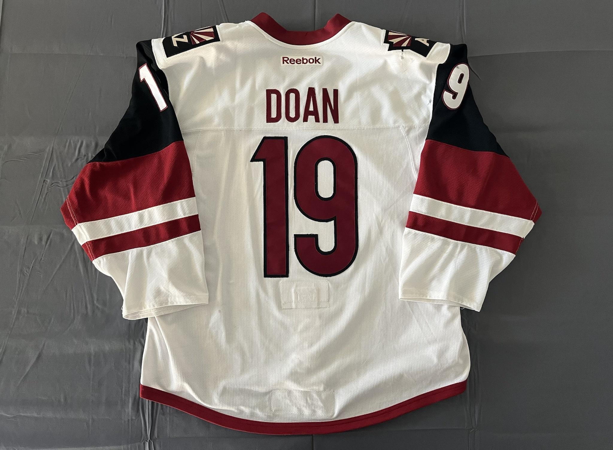 Shane Doan 2009-2010 Phoenix Coyotes White Set 1 Game Worn Jersey — Desert  Hockey Threads
