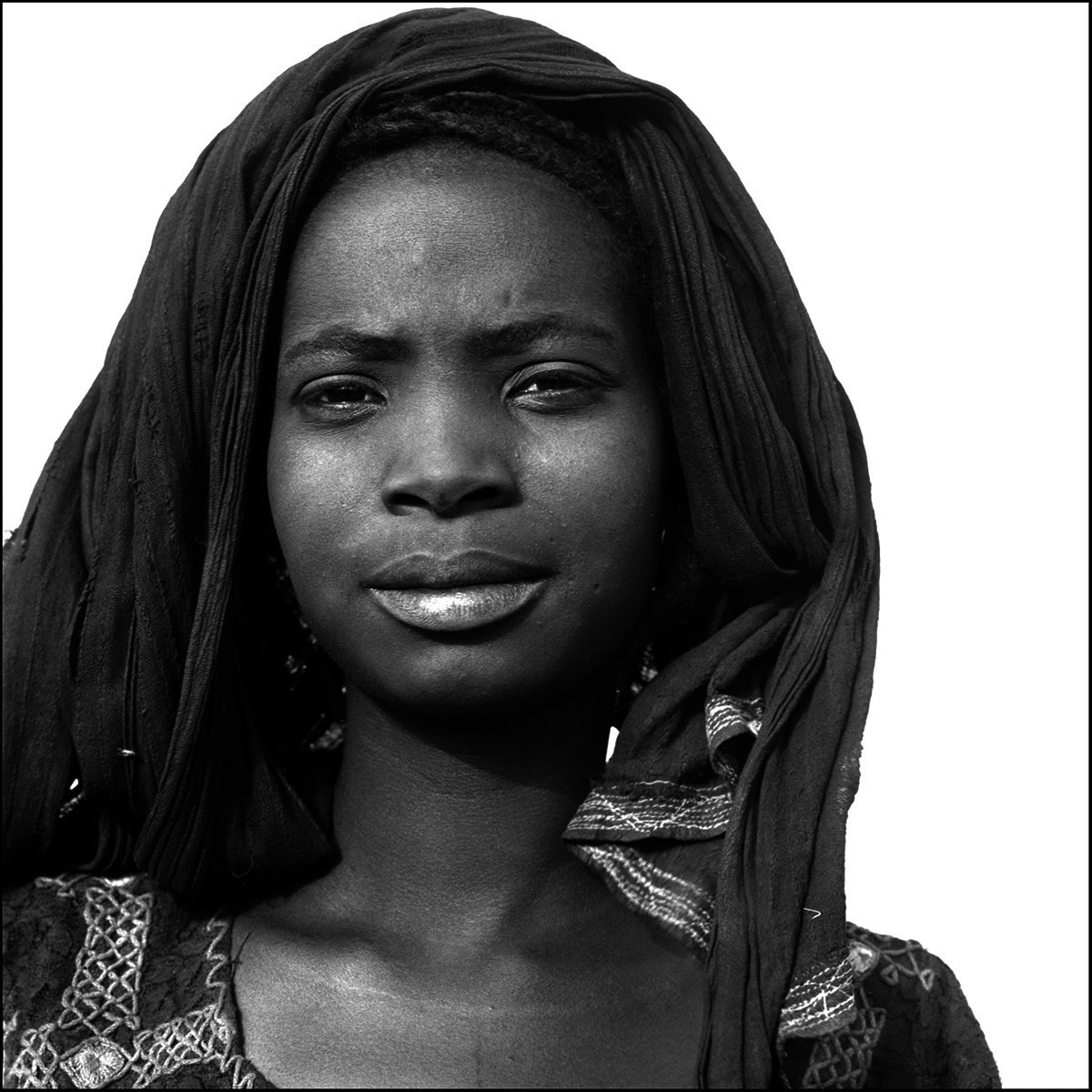 female-portrait-II-niger-2000-2001-photo-morten-krogvold.jpg