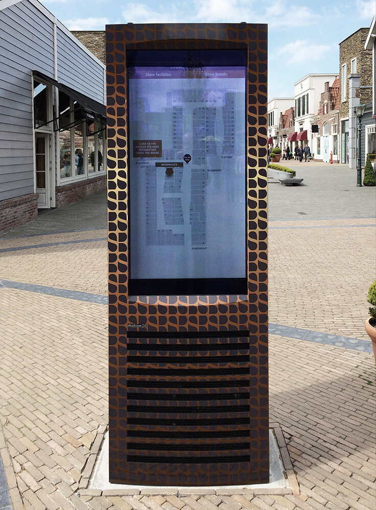 Case-study-imotionG6-47-portrait-double-side-Shopping-mall-info-system-Amsterdam-Batavia-Stad-Netherlands-BS-stckers.jpg