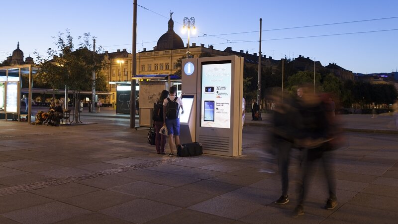 Case study - imotionG6 75 portrait double side DOOH advertising Zagreb.jpg