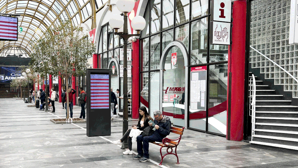 Case-Study-imotion-FLOW-55-Portrait-Bus-station-Maribor.gif