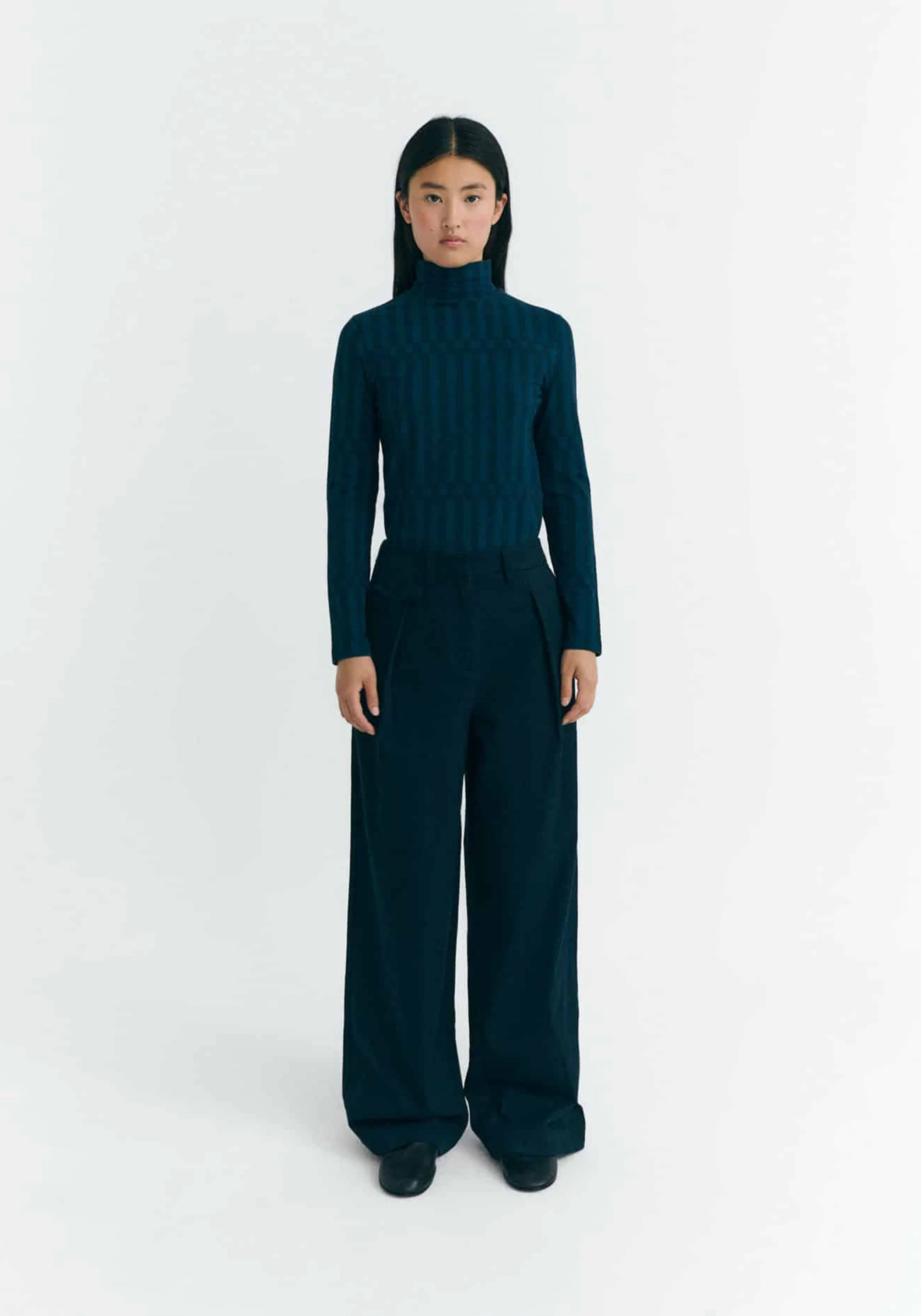 stoffhose-pat-dark-navy-thinking-mu.jpg