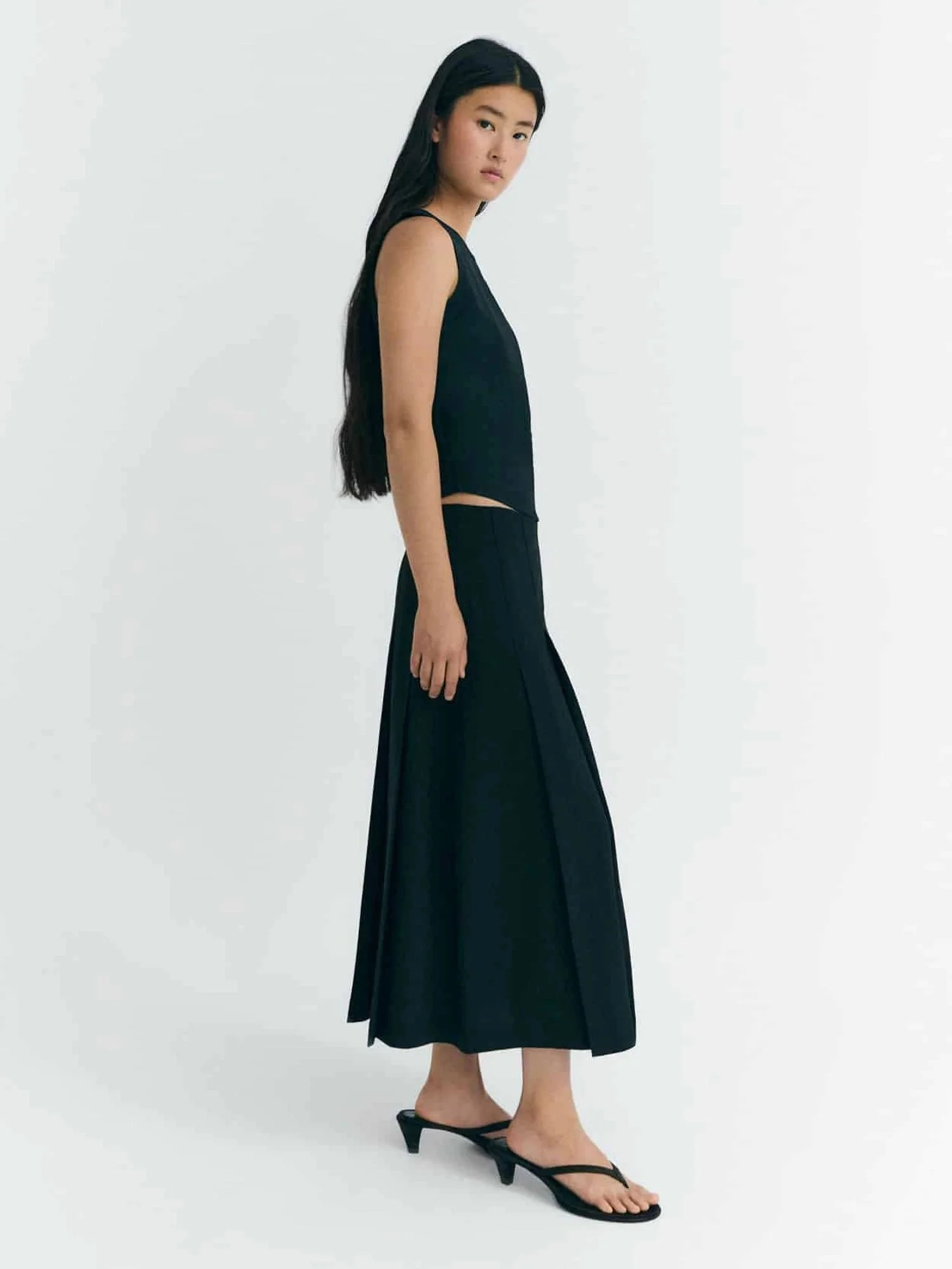thinking_mu_black_bahia_skirt_modelside_glore.de-f283f3f9_3.jpg