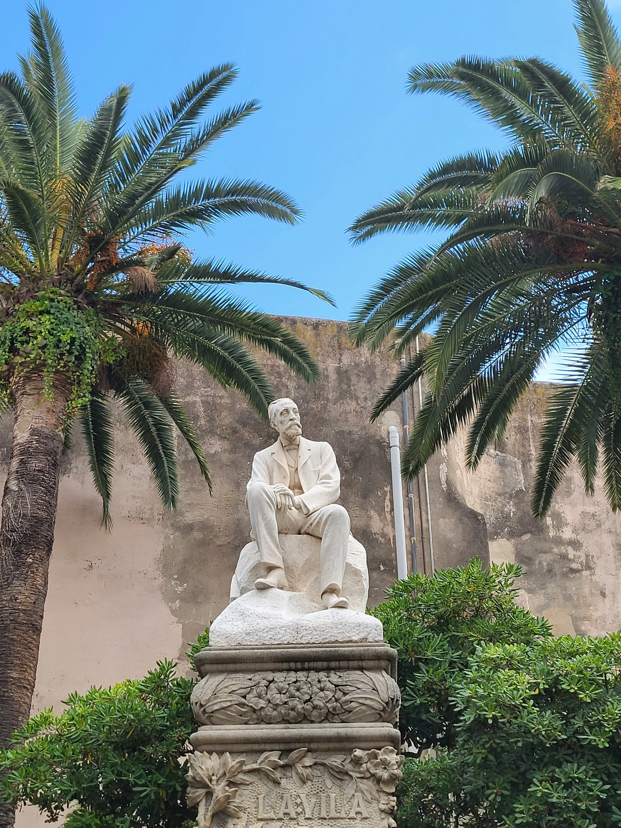 US Fed rate decision followed by the UK and Europe - with no sign of a solution in the Middle East.