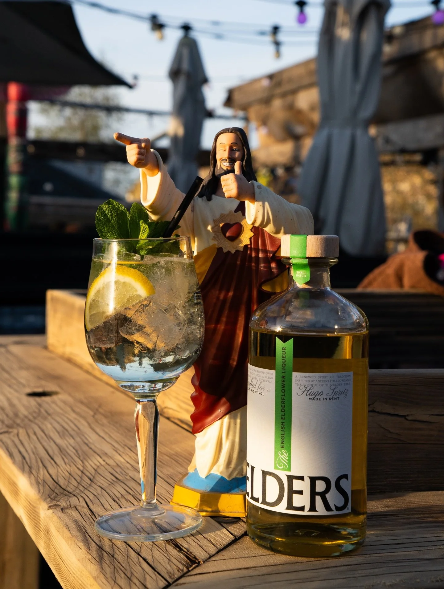 Hot dayum&hellip; EASTER BANK HOLIDAY 🌞 That time of year! Rooftop, Tunes, big vibes.

Chillin&rsquo; up on the rooftop this weekend? An Easter drink so absurdly good, you&rsquo;ll forget it&rsquo;s bank holiday - The Hugo Spritz 🍸🍋 A must try.

W