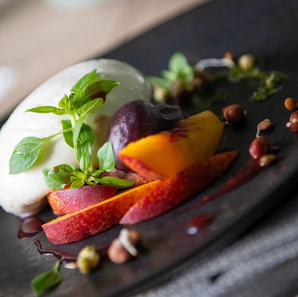 One of our new delicious starters - Burrata served with peaches &amp; plums and a tomato and basil reduction. ❤️ ⠀
𝐕𝐄𝐍𝐔𝐄 @slindonhouse  𝐂𝐀𝐓𝐄𝐑𝐈𝐍𝐆 @quinns_events 
𝐆𝐎𝐖𝐍𝐒 @mousetrapbridalboutique 
𝐏𝐇𝐎𝐓𝐎𝐆𝐑𝐀𝐏𝐇𝐘 @loveheartphotog
