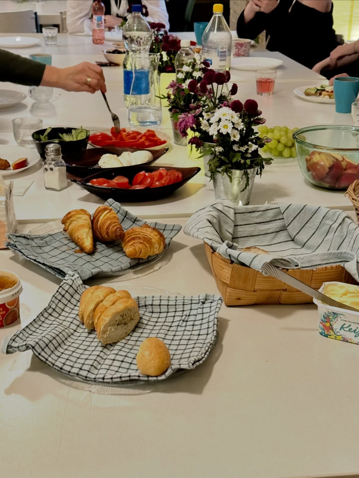 &rdquo;Voitaisiinko t&auml;llaista toimintaa j&auml;rjest&auml;&auml; my&ouml;s keski-ik&auml;isille?&rdquo;

T&auml;m&auml;n lauseen sanoi er&auml;s k&auml;vij&auml;n l&auml;heinen, kun kysyimme, millaisia kokemuksia l&auml;heisten p&auml;iv&auml; o