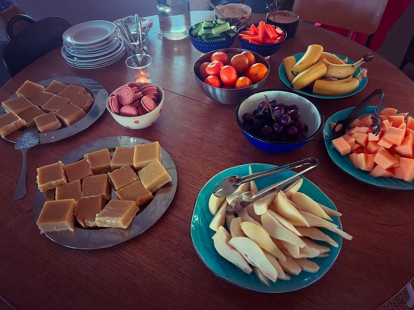 Ryhm&auml;studio Leikkiksen toiminta jatkuu Malmilla tuttuun tapaan. T&auml;ll&auml; viikolla olemme mm. jutskailleet tunteista rapsutellen palautumisen asiantuntijoita Sinni&auml; ja Mikke&auml;, leikkineet, kokkailleet, katselleet yhdess&auml; musa