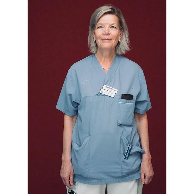Hannele Walker, arbetar som intensivv&aring;rdssjuksköterska på Karolinska Sjukhuset i Solna. #sverigegårsamman #icoronatider #coronavirus #corona #covid19 #photography #art #konst #fotografi #porträtt #portrait #portraitphotography