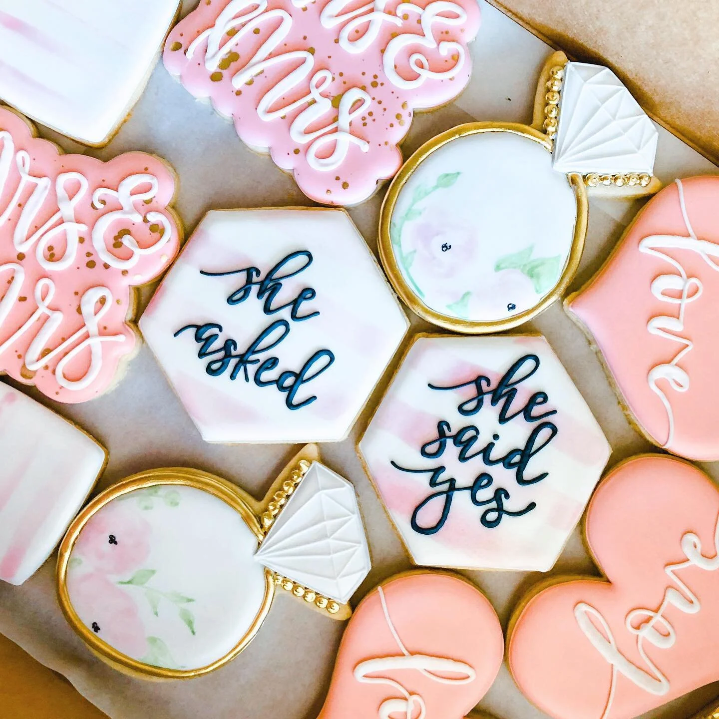 Water color flowers are forever a favorite of mine. I was so happy to get to paint some onto rings for a beautiful couple to celebrate their engagement 💕